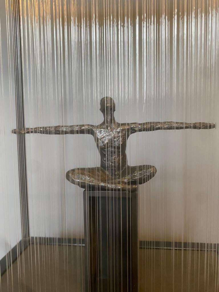 Purpurner Regen (Zeitgenössisch), Sculpture, von Laurence Perratzi