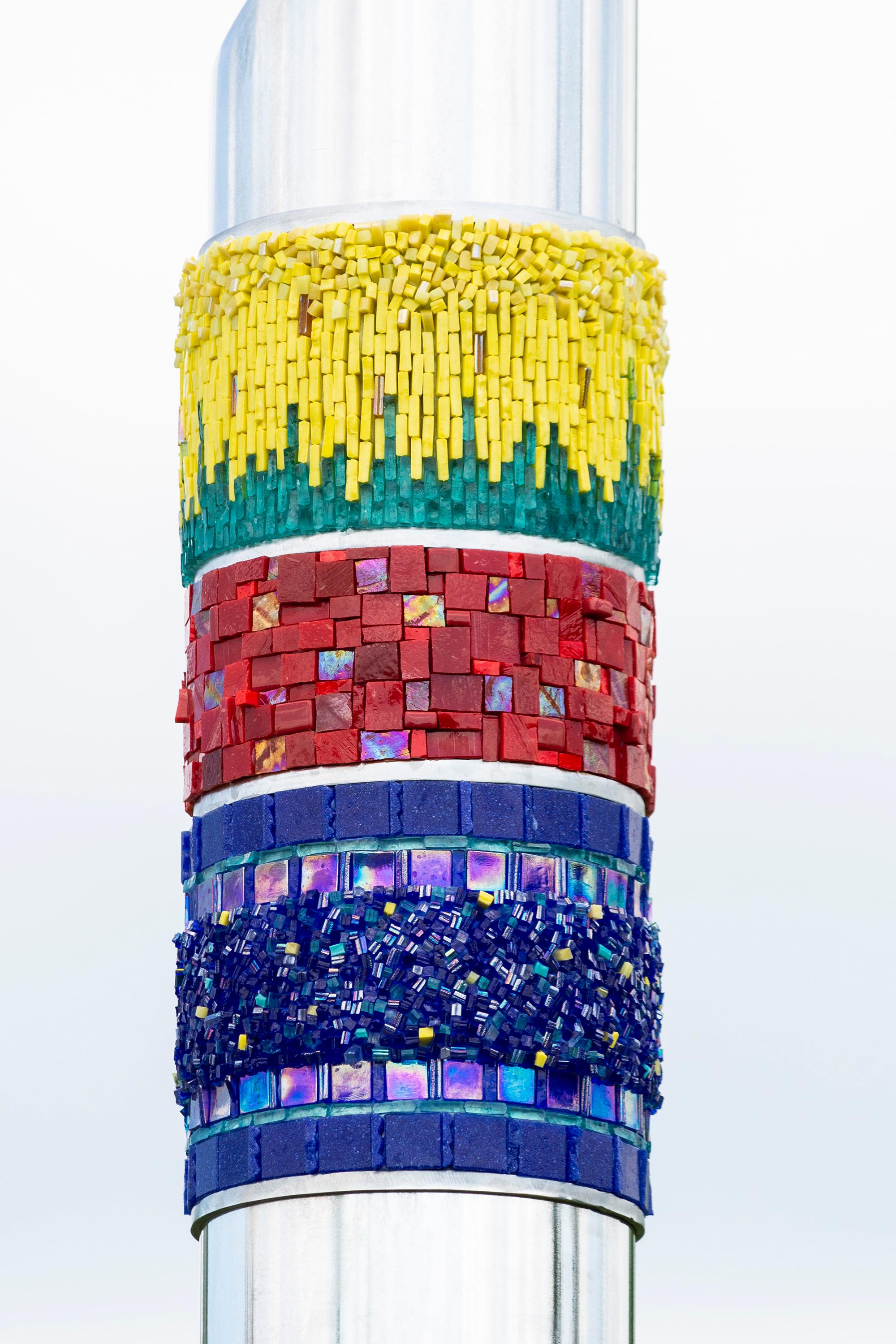 Festivo - brillante, colorido, contemporáneo, vidrio, aluminio, escultura de exterior - Sculpture Contemporáneo de Laurence Petit