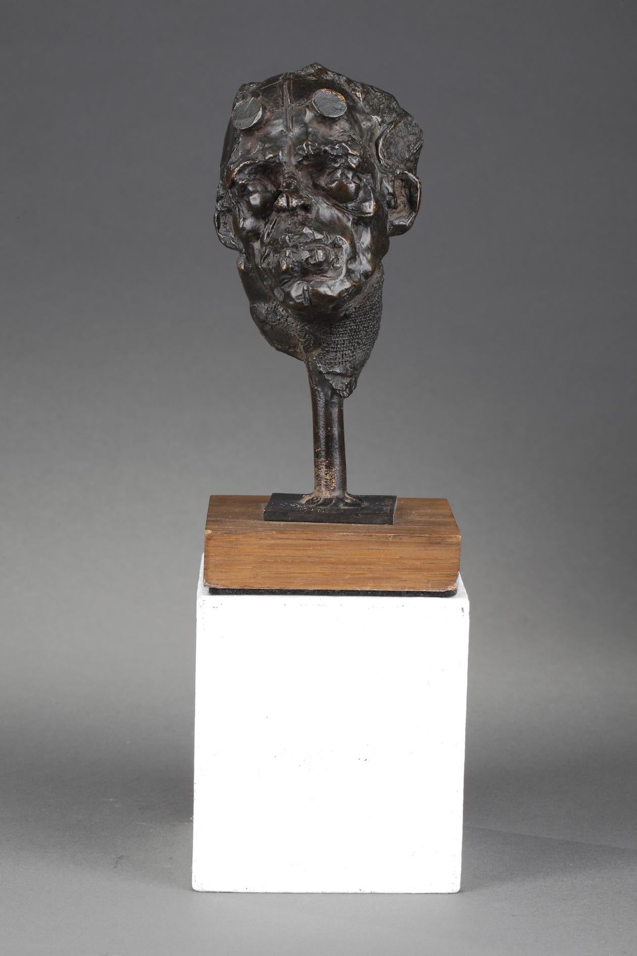 Man's head wearing glasses - Sculpture by Laurent Belloni