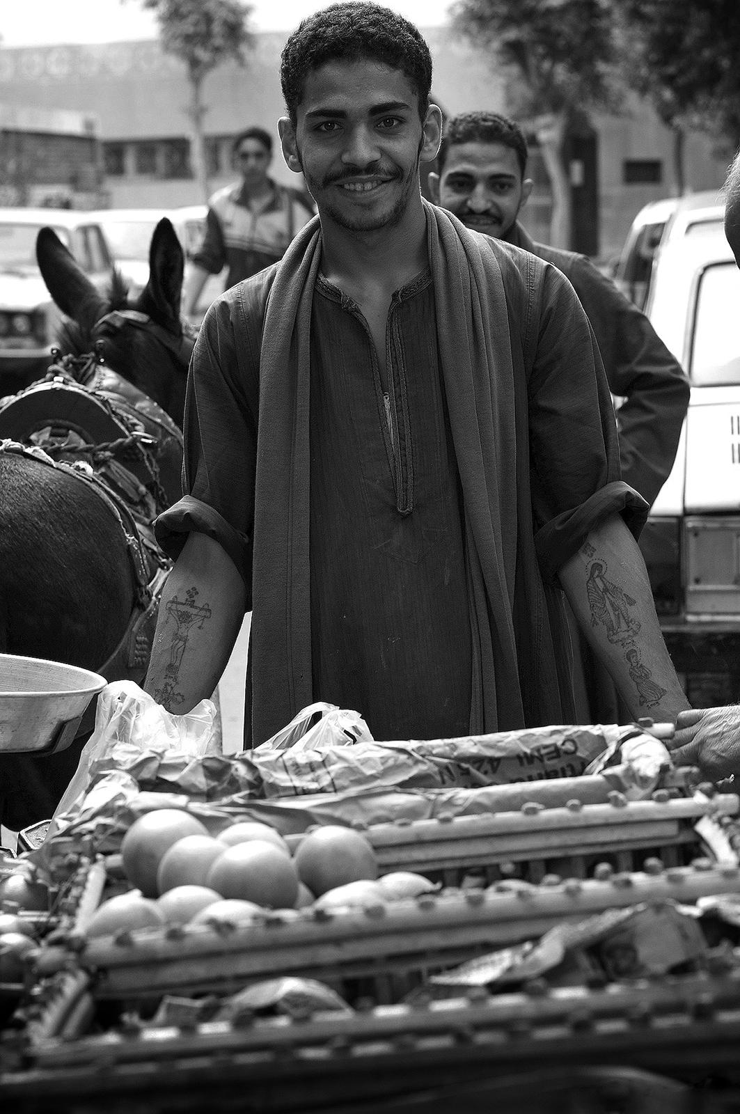 Black and White Photograph di Laurent Campus - Copti 07 - Ritratto firmato in edizione limitata, Christian White, Cristiani copti