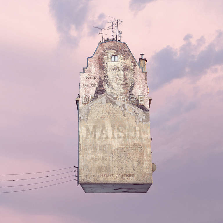 Color Photograph Laurent Chéhère - Dr Pierre - Photographie numérique contemporaine rose pâle et beige d'une maison parisienne