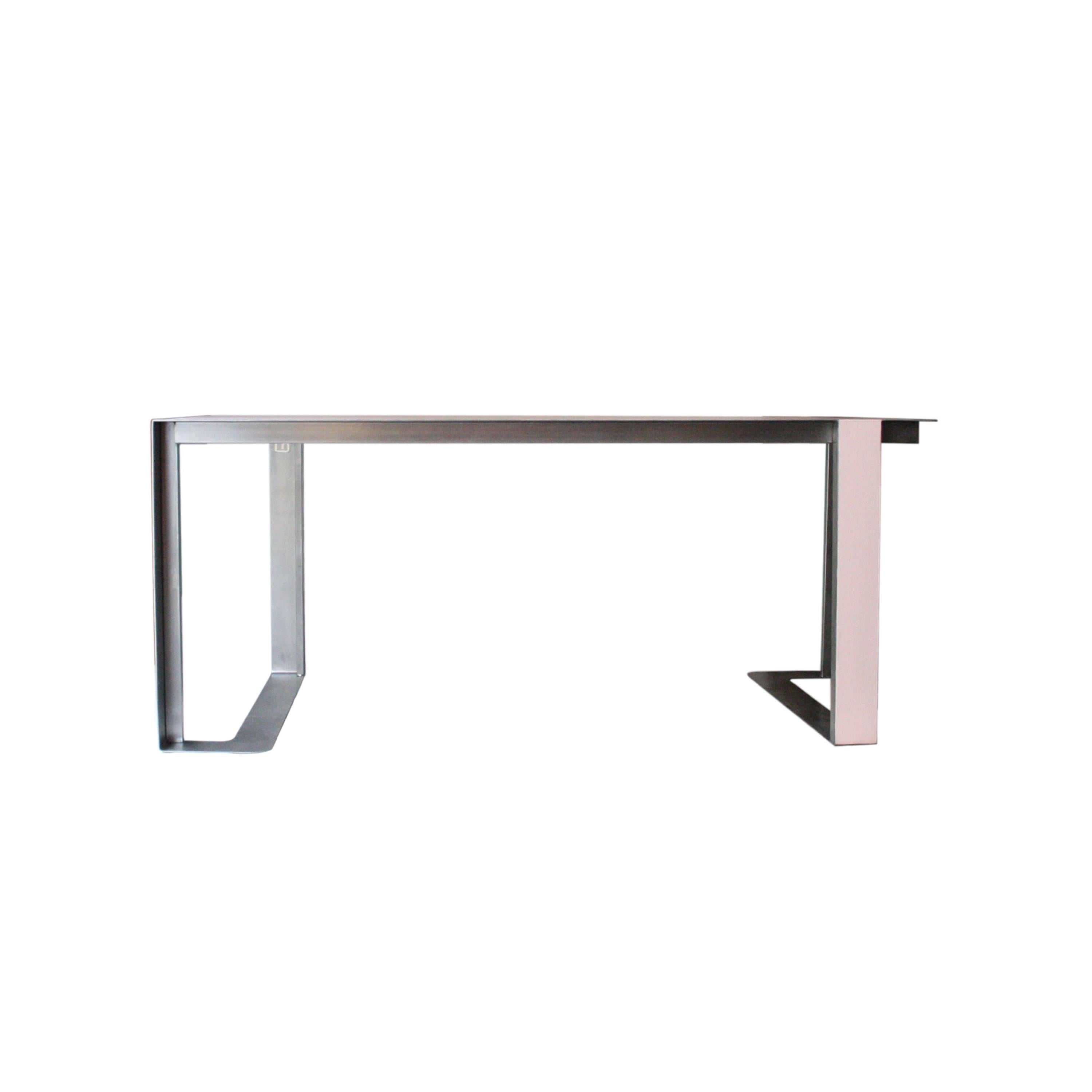 Contemporary produced dining table designed by Laurent Dif in 2016. Made in metallic structure recovered in pink leatherette.



 