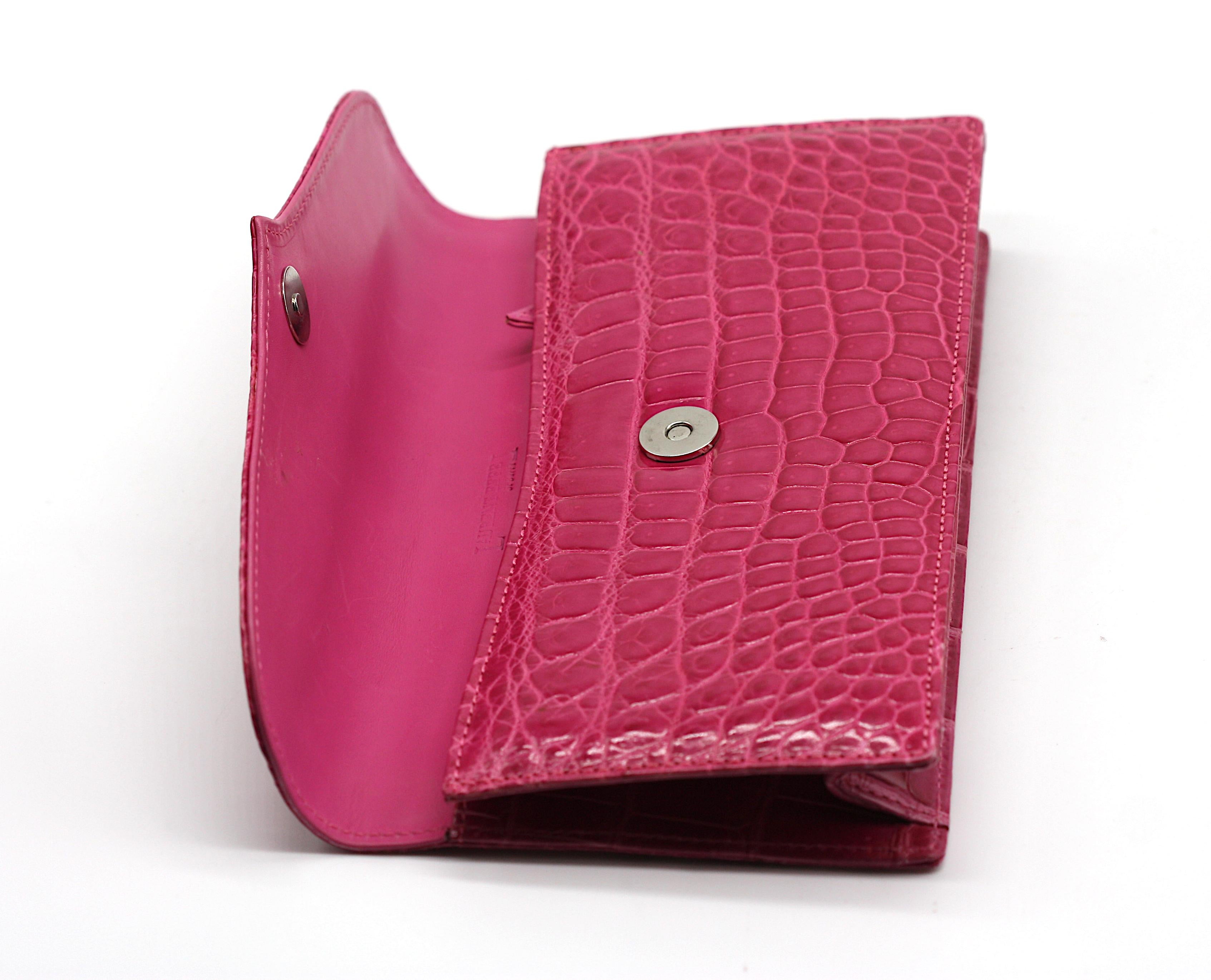 Pochette Laurent Effel in alligatore fucsia In condizioni buone in vendita a West Palm Beach, FL