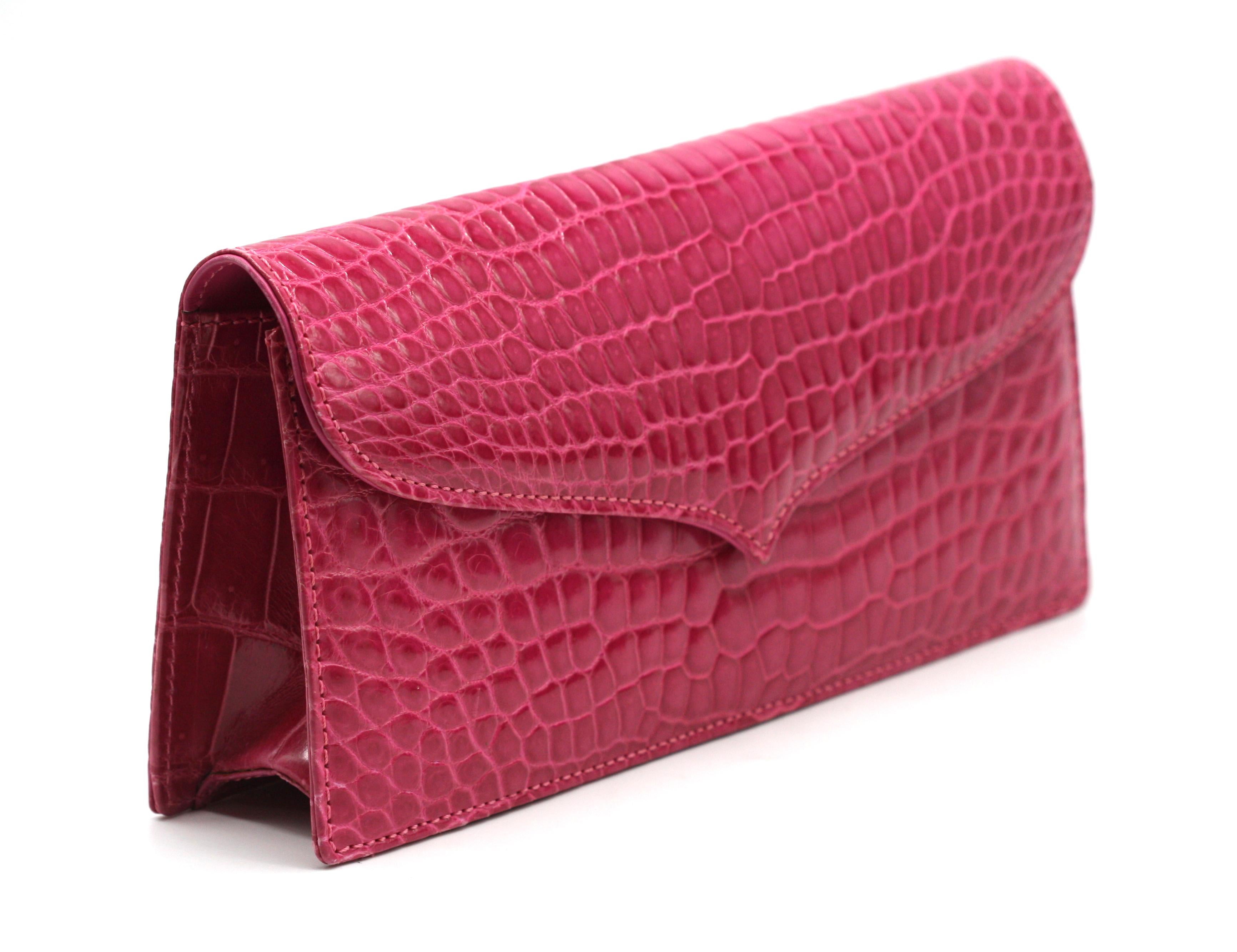 Pochette Laurent Effel in alligatore fucsia in vendita 1