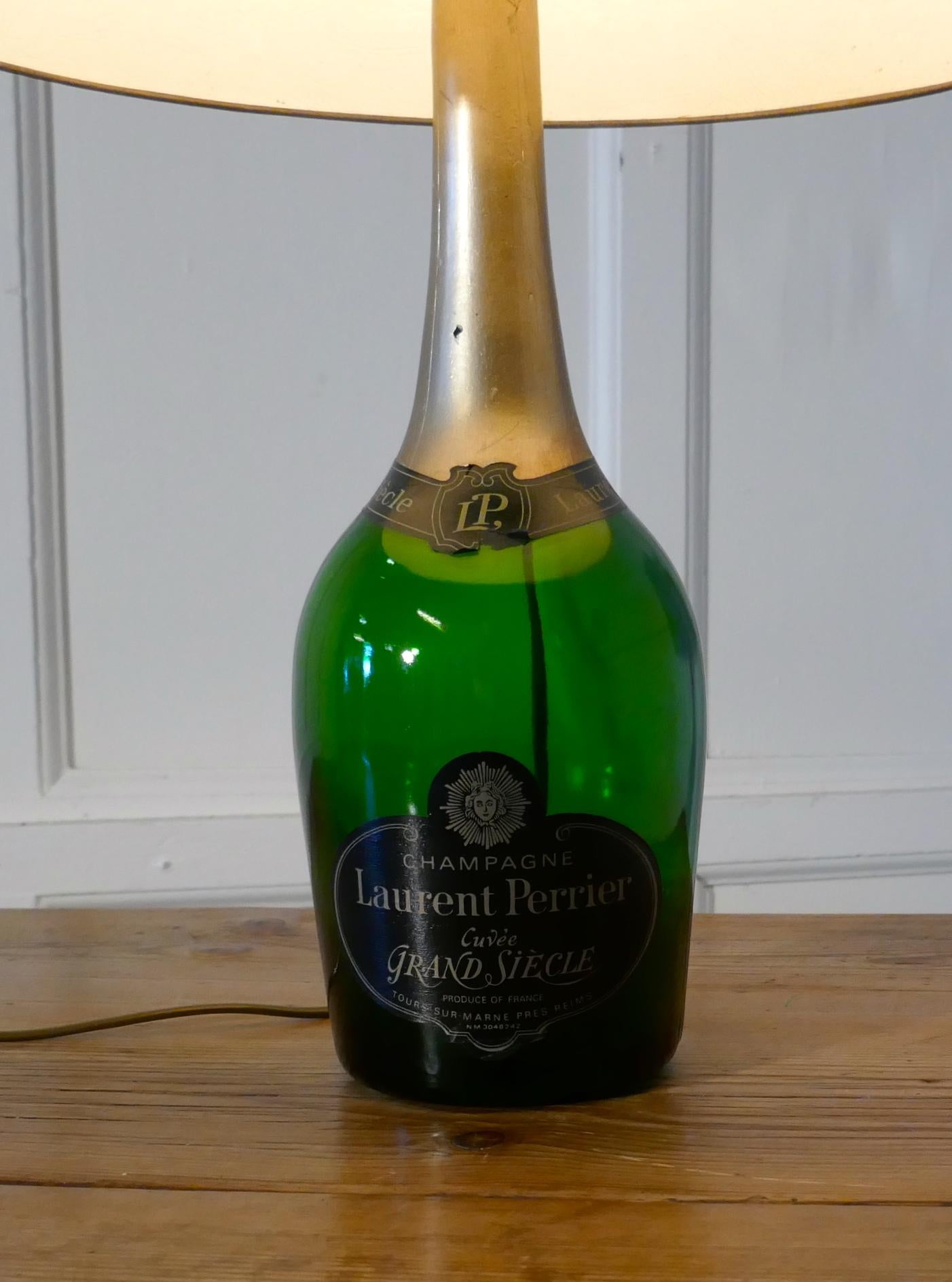 Laurent Perrier Champagne Cuveé Grand Siecle Black Label Advertising Table Lamp  In Good Condition For Sale In Chillerton, Isle of Wight
