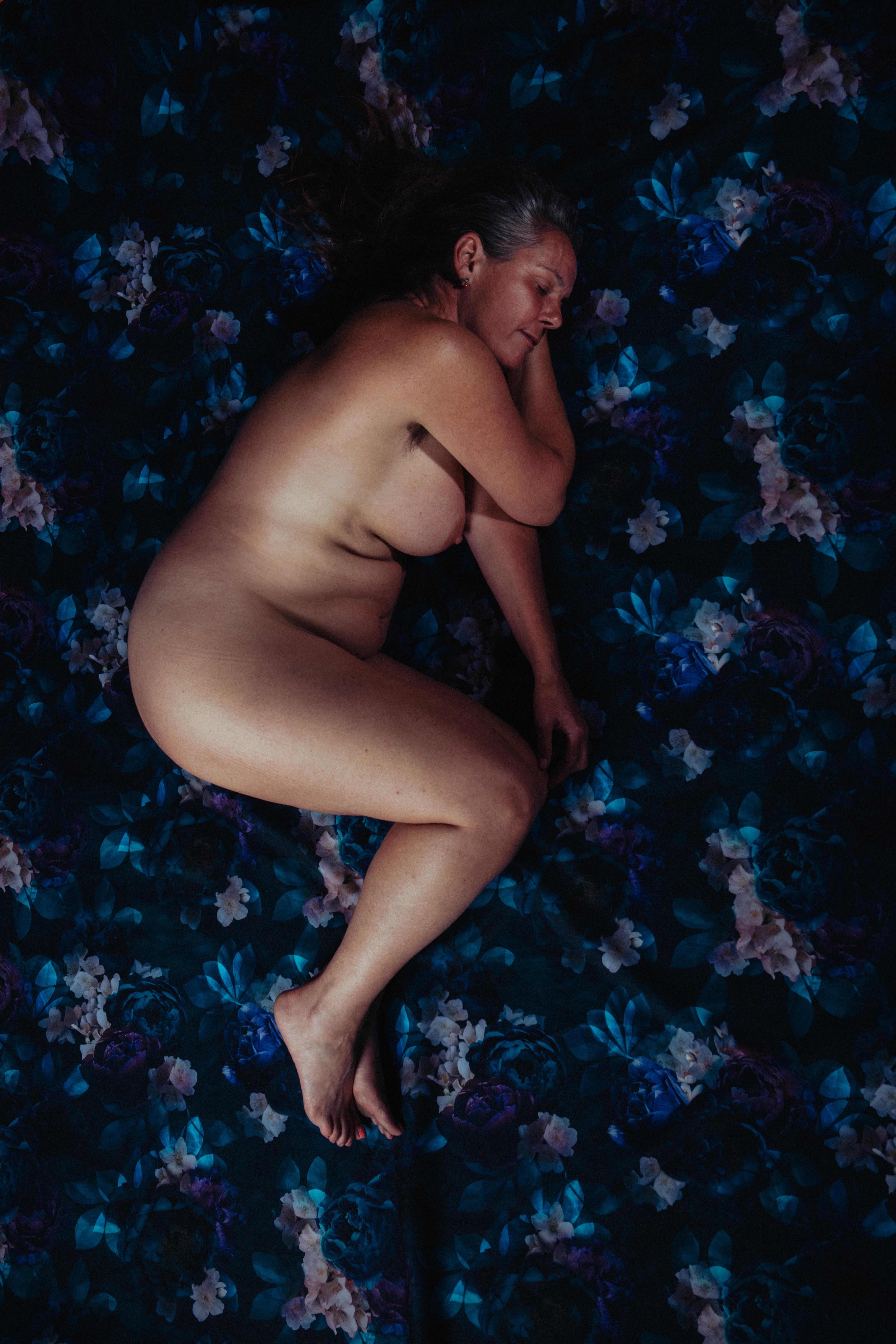 Portrait de femme nue, photographie d'art nue en édition limitée de 3 exemplaires - Photograph de Laurentina Miksys