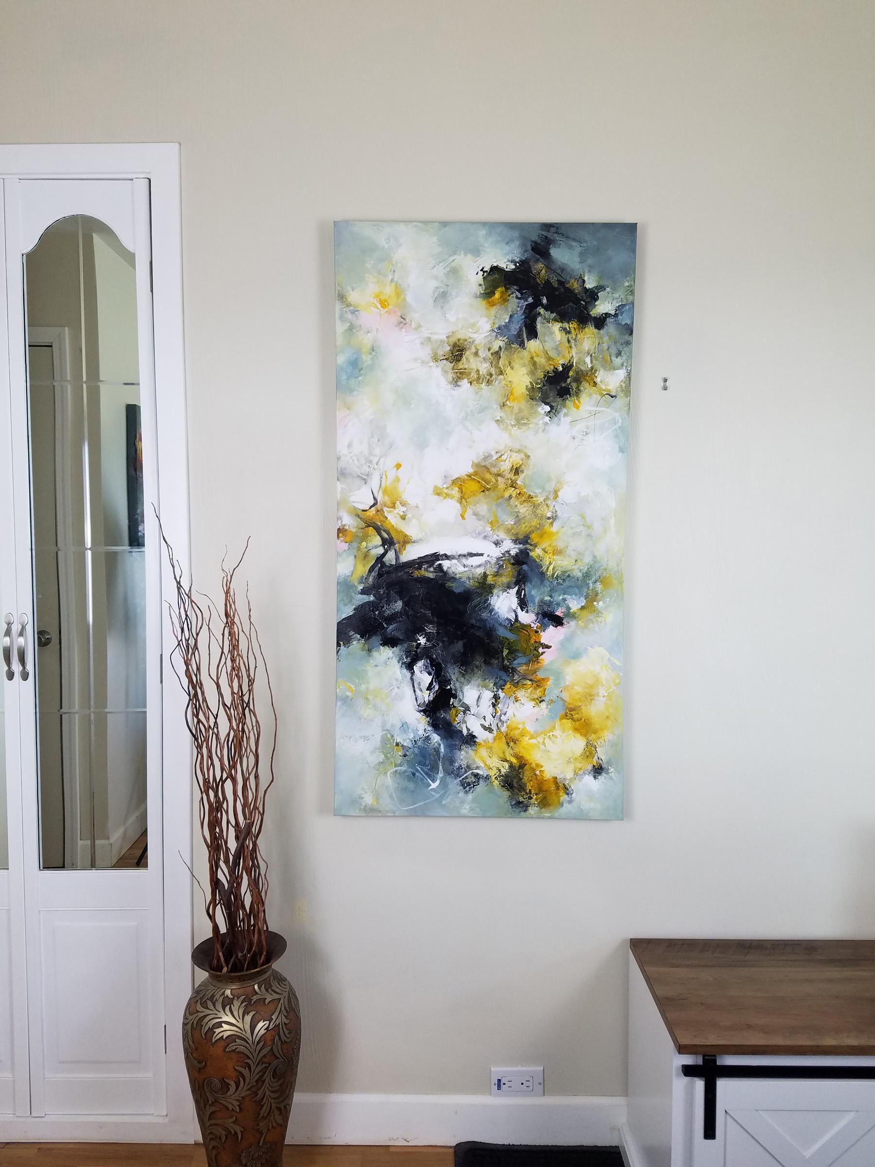 Corps et âme -  Peinture contemporaine (noir + blanc + jaune) - Beige Abstract Painting par Laurie Barmore