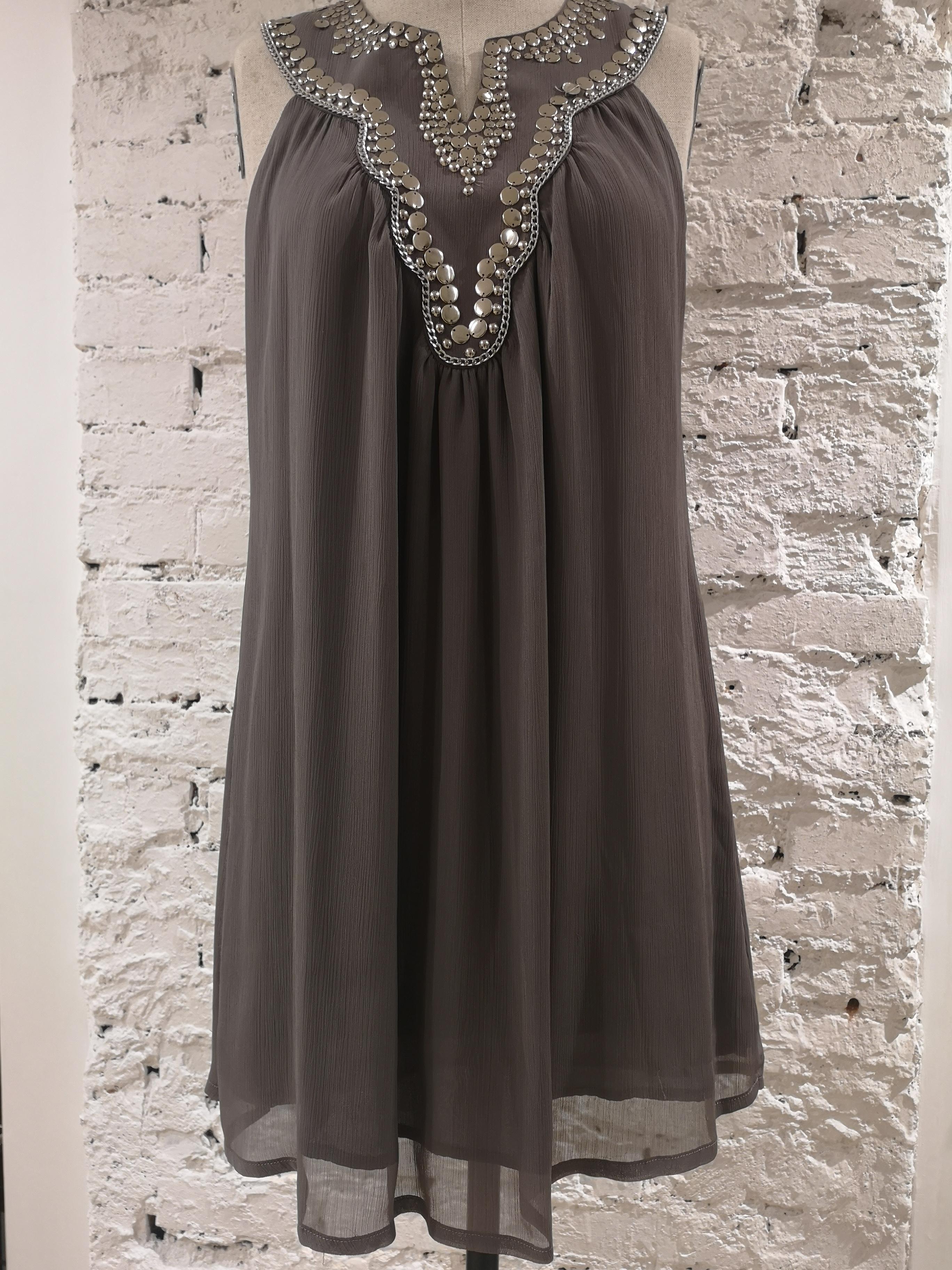 Laurie & Joe paris graues Seidenkleid mit silbernen Perlen 1