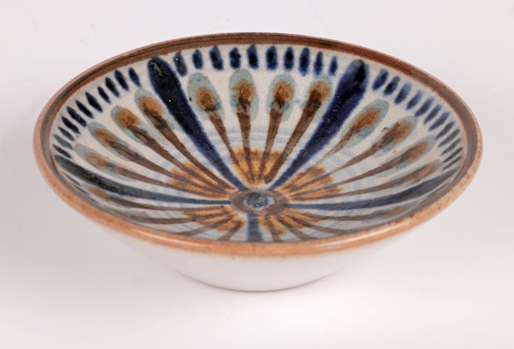 Plato de cerámica danesa de mediados de siglo pintado a mano Lauritz Adolph Hjorth en Bueno estado para la venta en Bishop's Stortford, Hertfordshire