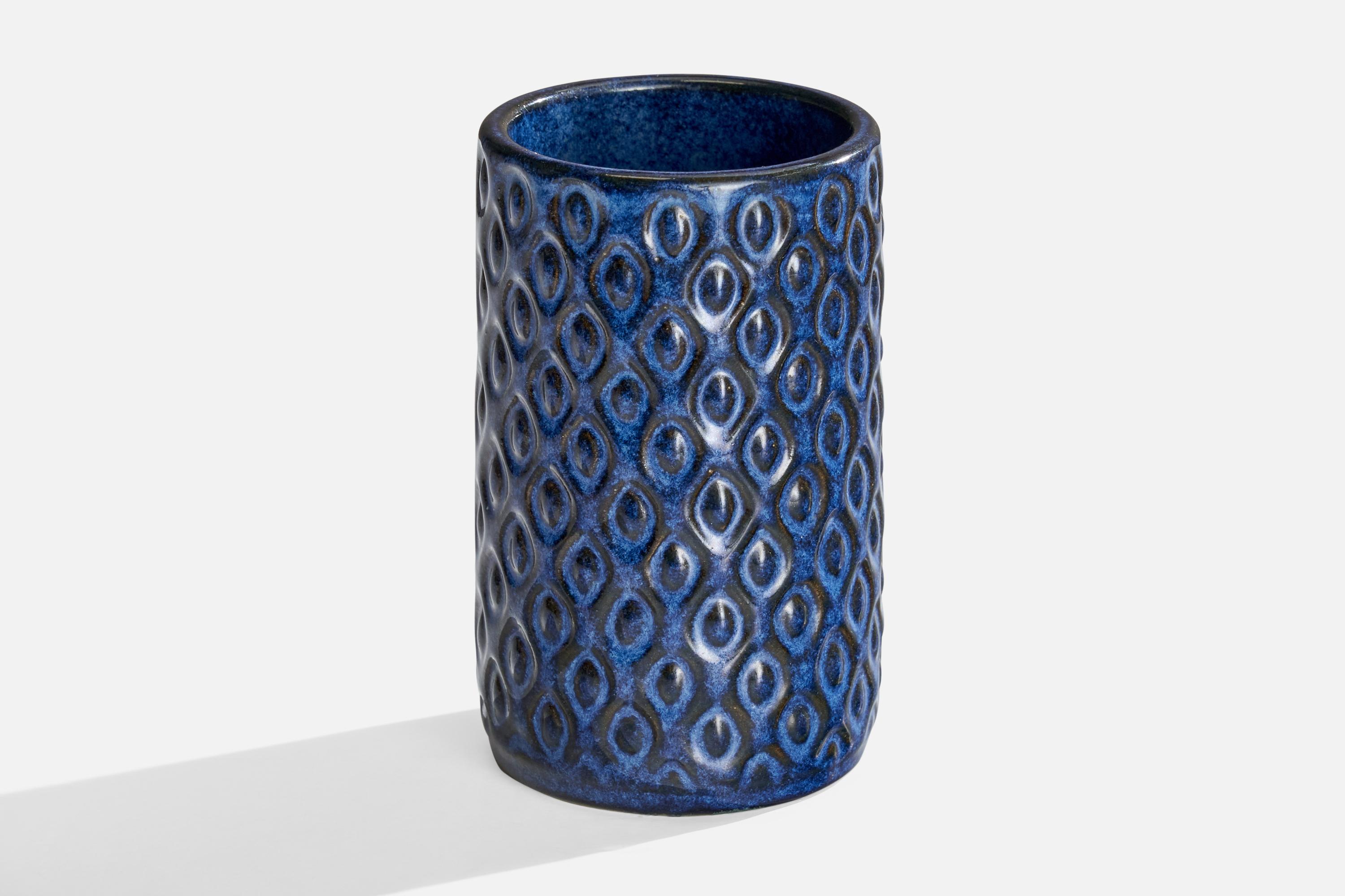 Vaso in gres smaltato blu disegnato e prodotto da Lauritz Hjorth, Danimarca, anni '60 circa.

