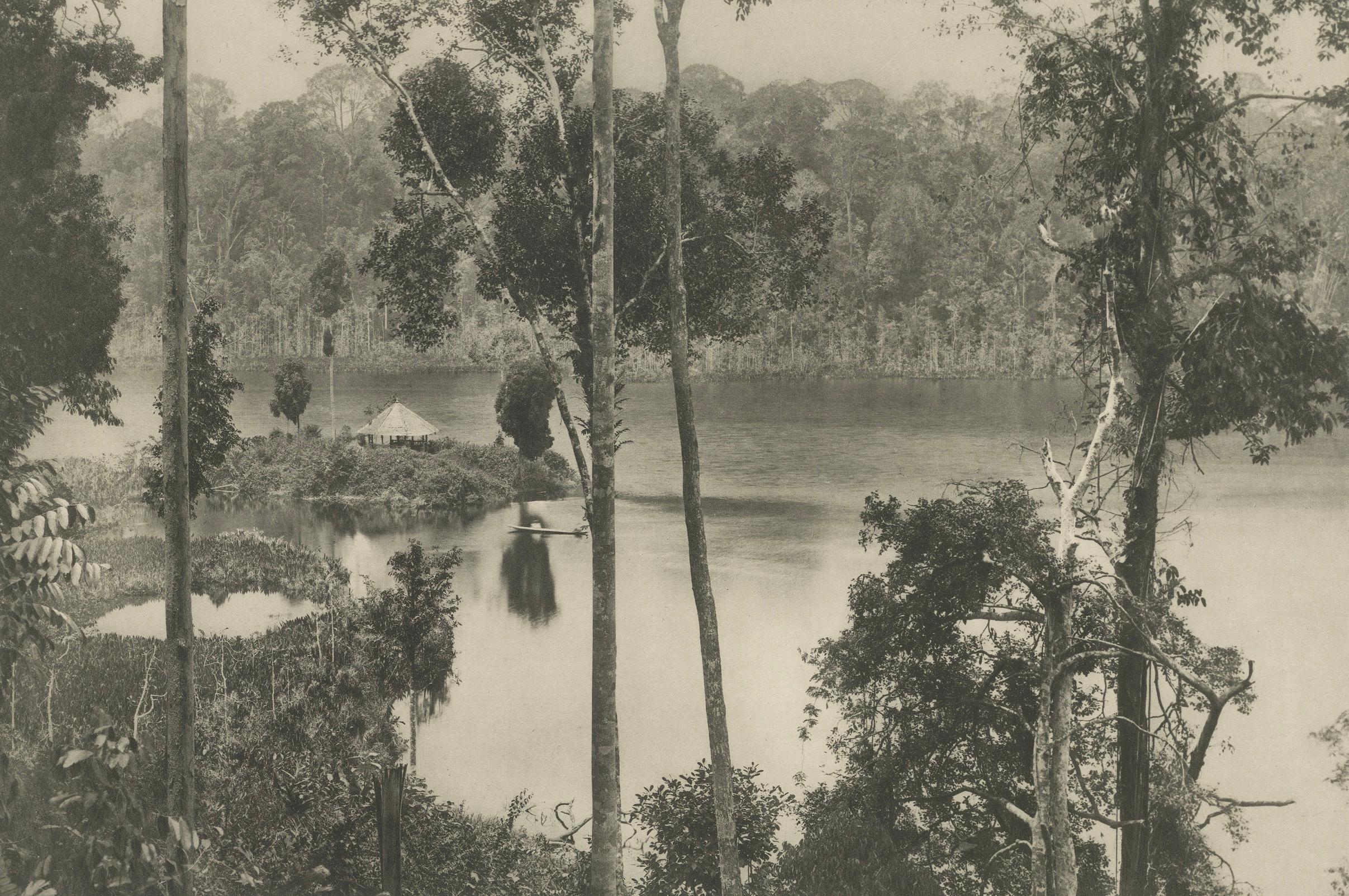 Lac Laut Tador, Sumatra - Photogravure ancienne de Kleingrothe c.1900 Bon état - En vente à Langweer, NL