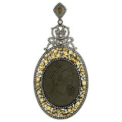 Pendentif camée en pierre de lave avec diamants et citrine