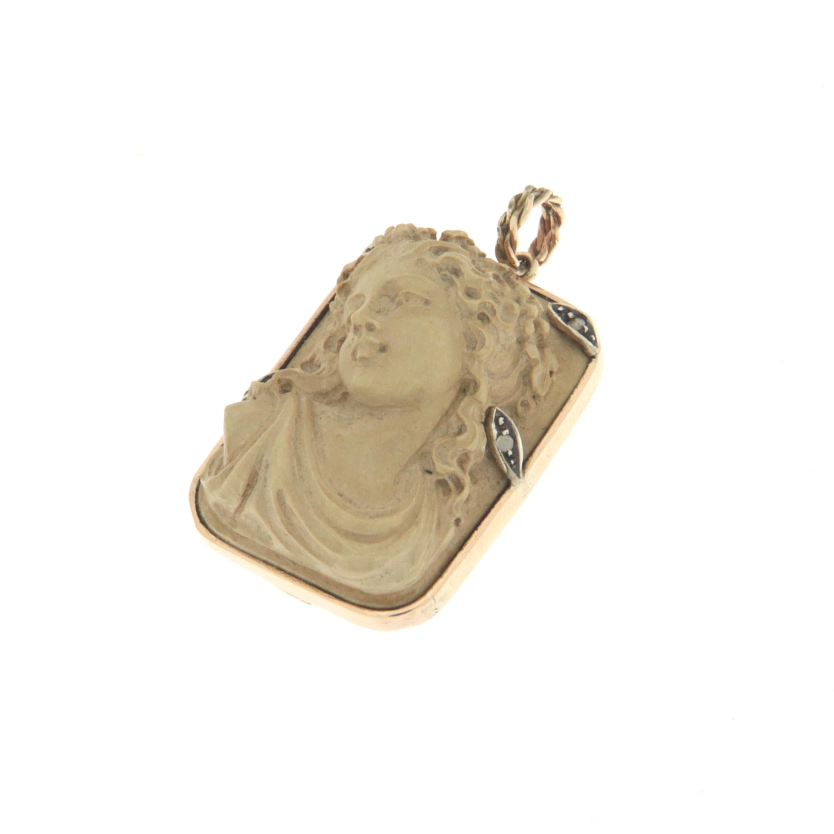 For any problems related to some materials contained in the items that do not allow shipping and require specific documents that require a particular period, please contact the seller with a private message to solve the problem.

This pendant has