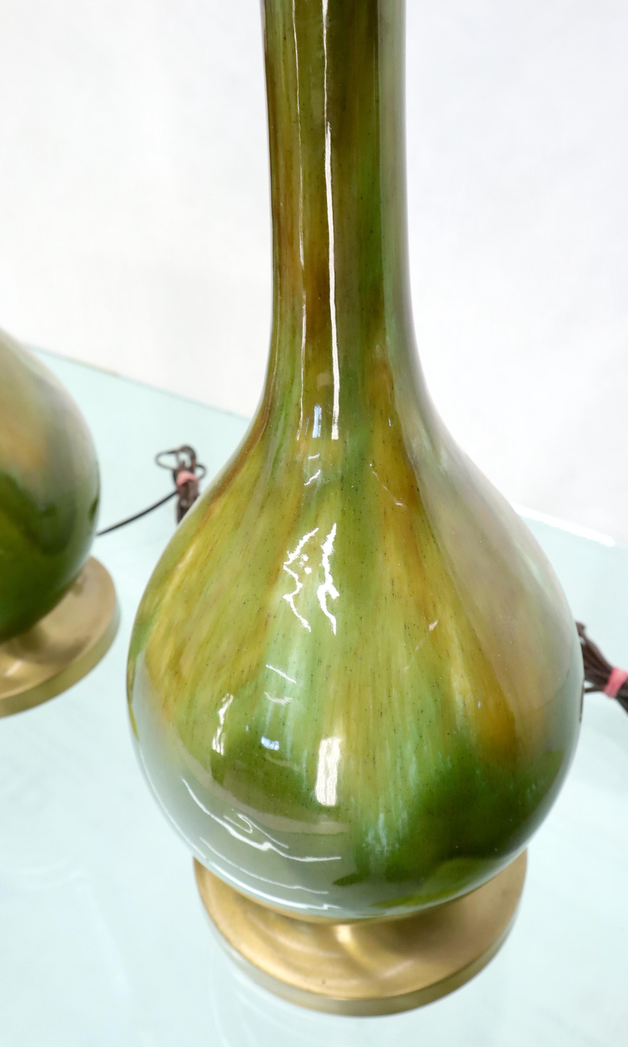Lava Green to Brown Glaze Onion Shape Pair of Table Lamps Mid-Century Modern In Excellent Condition For Sale In Rockaway, NJ