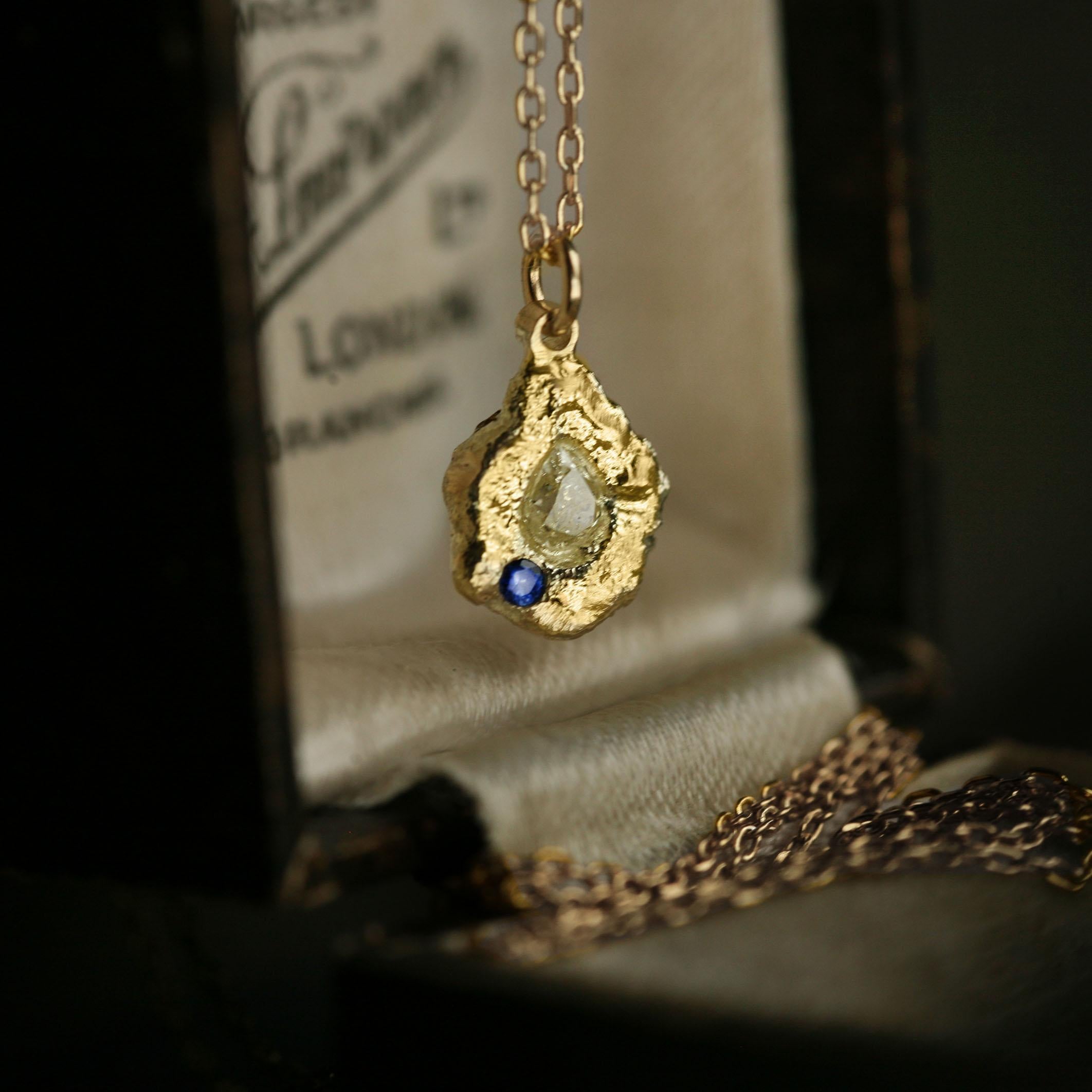 Moderne Lava Jonquil 0.25 Carat Pear Cut Yellow Diamond Gold Solitaire Pendentif en vente