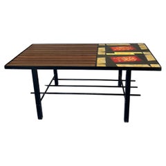 Table basse moderniste en roche de lave, teck et métal