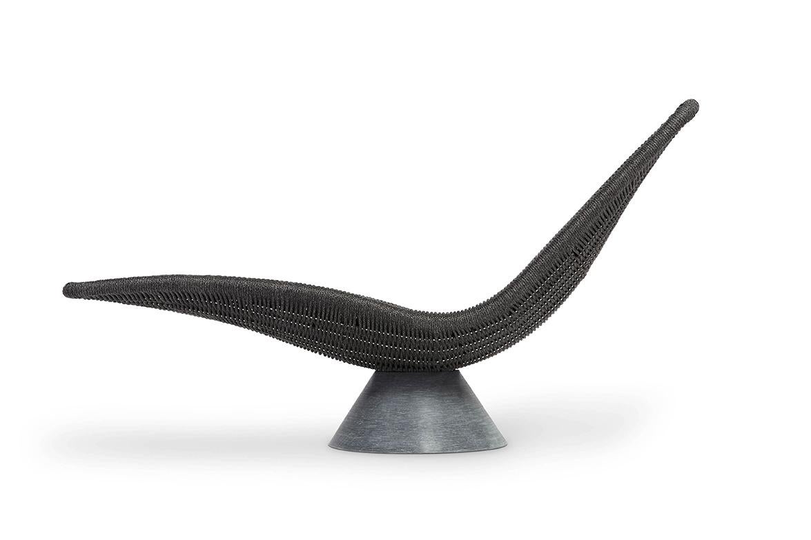 Moderne Chaise longue Amazonas en pierre de lave, Giorgio Bonaguro en vente