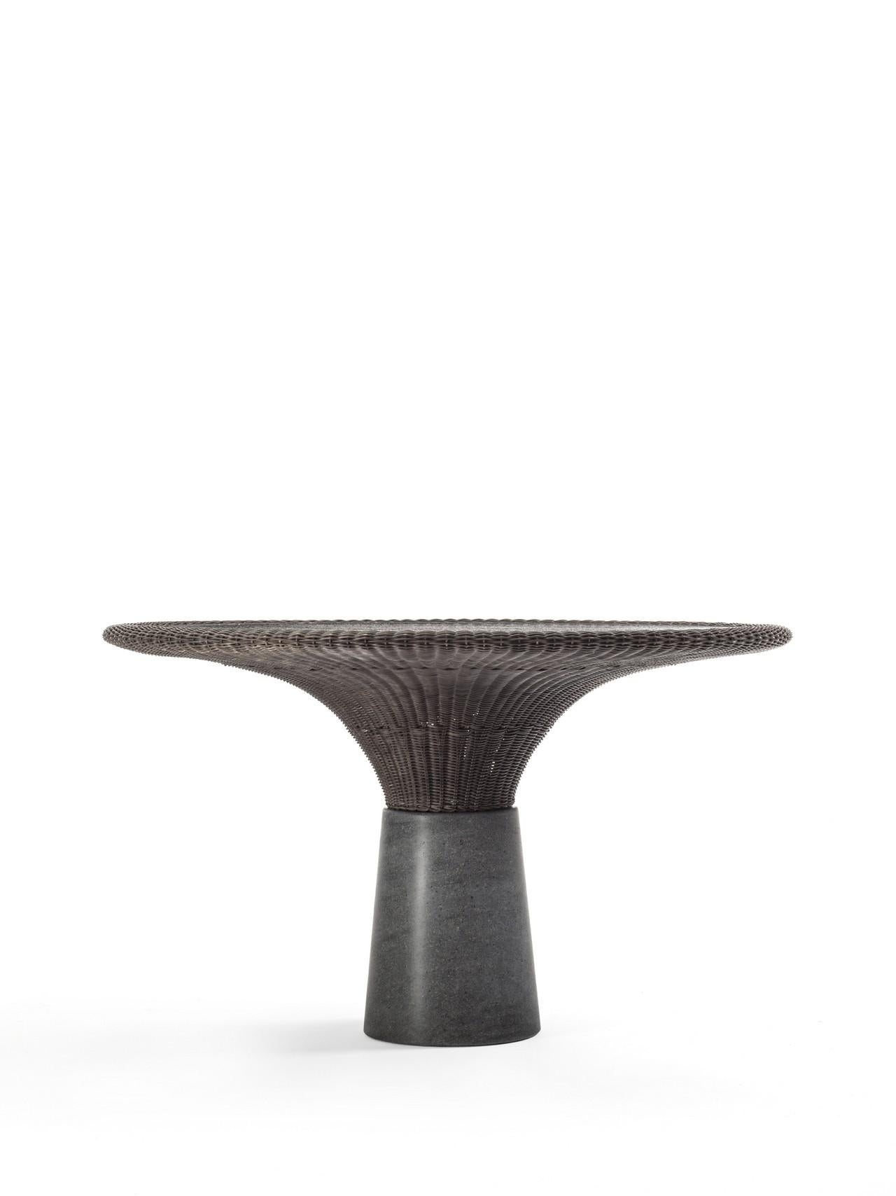 Moderne Table de salle à manger Amazonas en pierre de lave, Giorgio Bonaguro en vente