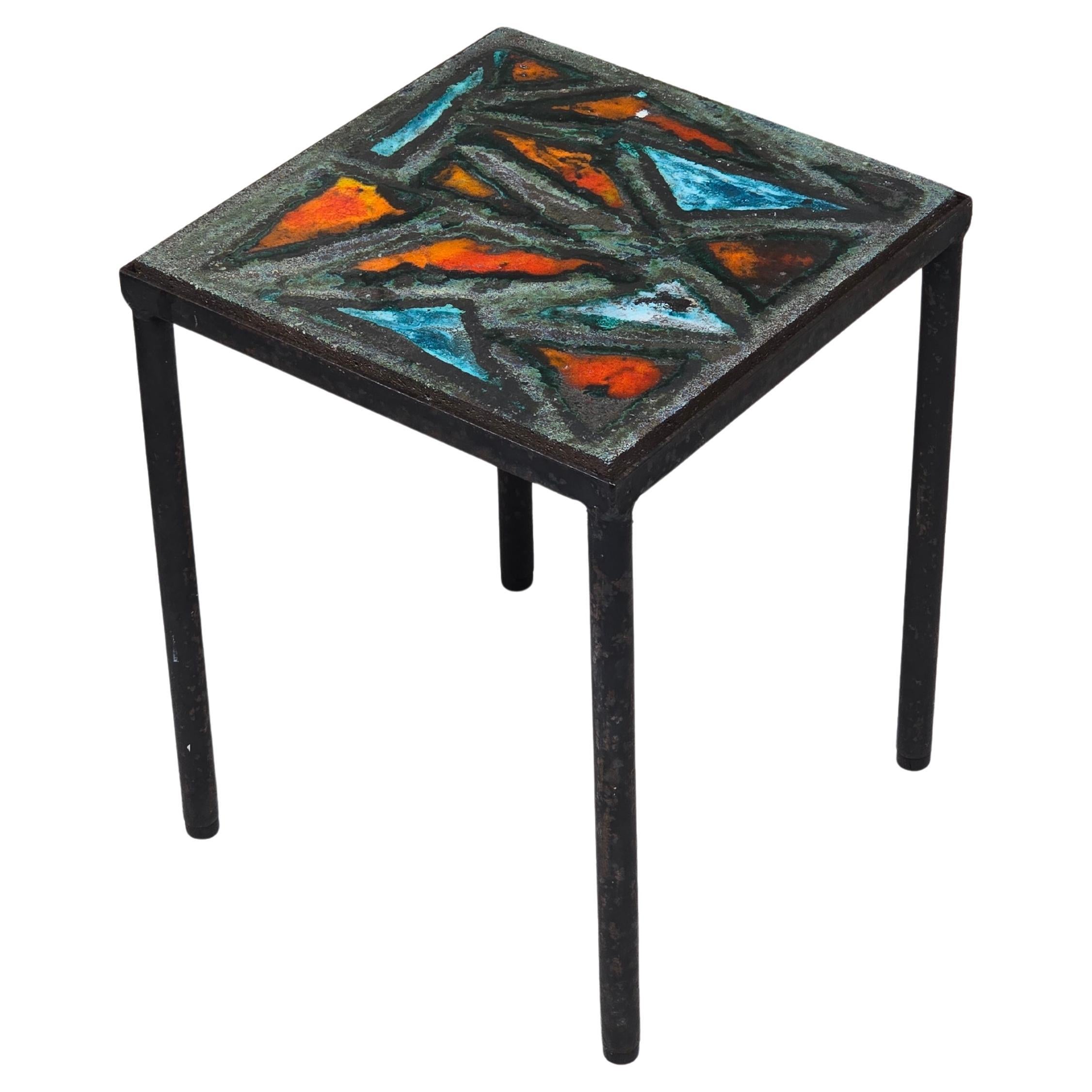 Table d'appoint en pierre de lave et fer noirci, attribuée à Elchinger, France, années 1960