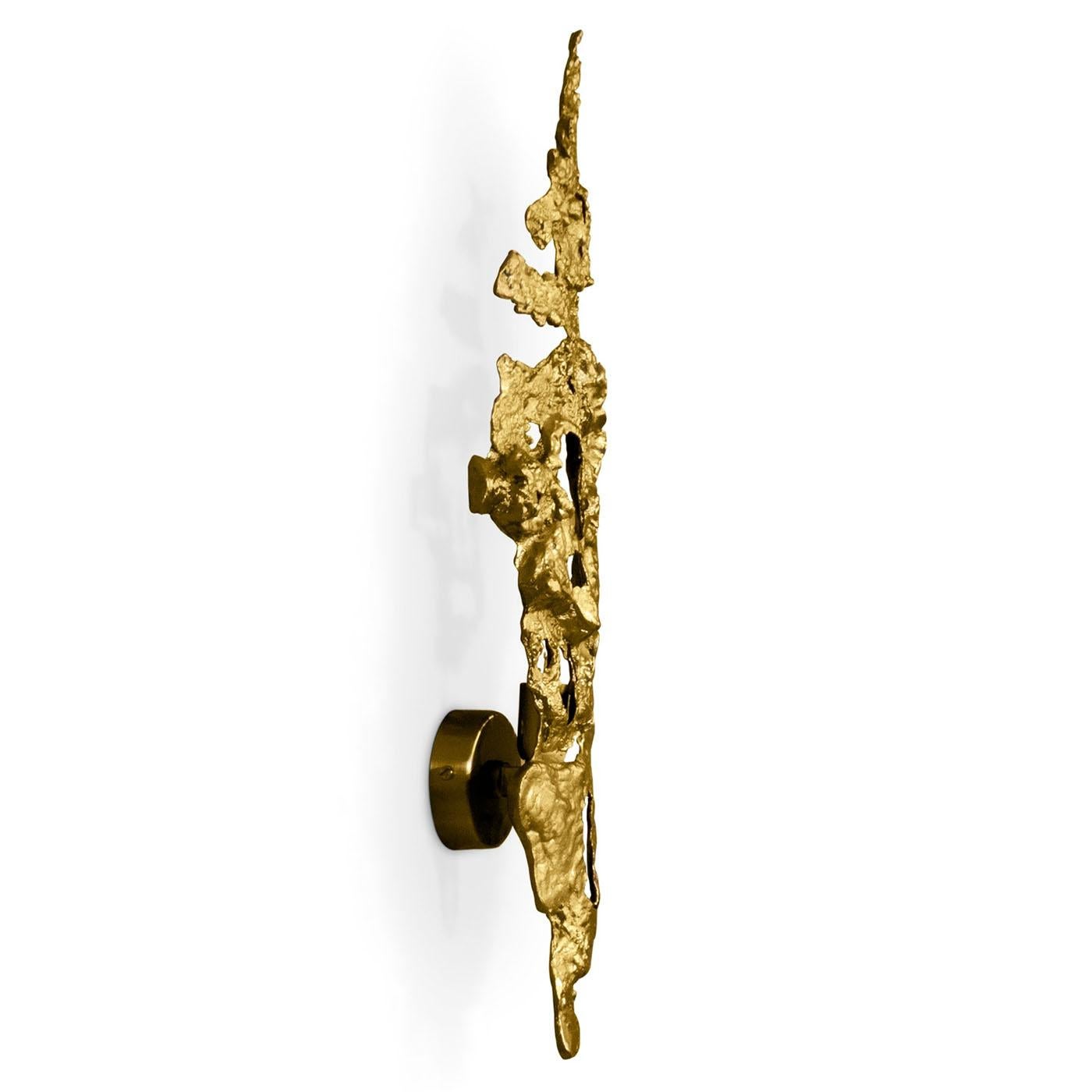 Wall Lamp Lava with structure in solid
casted brass. With 1 bulb, lamp holder 
type E14, max 40 watt. Bulb not included.