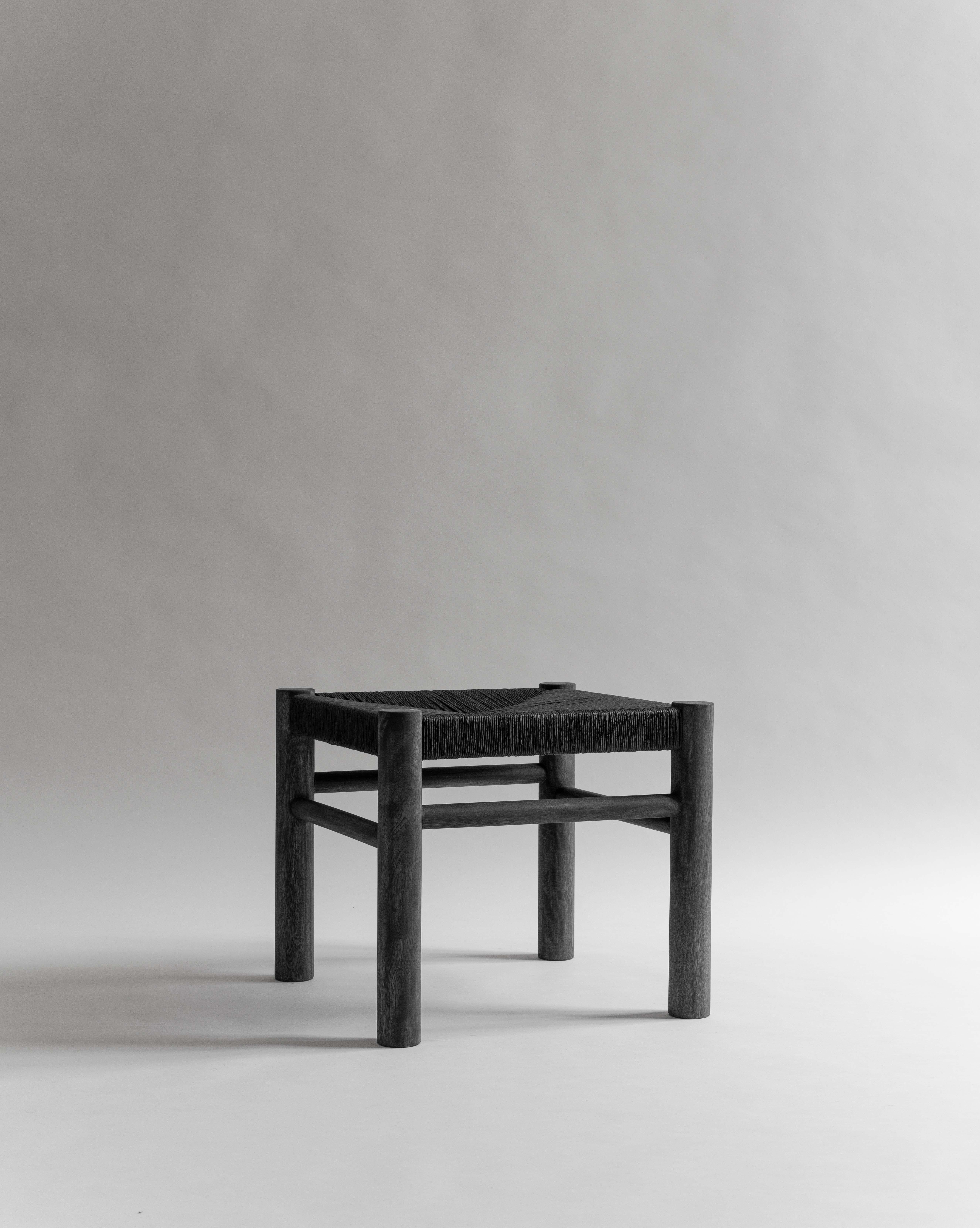 Lava Woven Hocker (2022)
Von Habitacion 116
Pigmentiertes mexikanisches Tropenholz
Pigmentierte Papierschnur
Farben: Recinto (grau) Tezontle (rot) Basalto (schwarz) Pomez (natur) Toba (braun)

Auf der Grundlage des emblematischen Stuhls, der