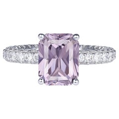 Lavander Spinel 4.13 carat Ring with diamonds in 18K white gold