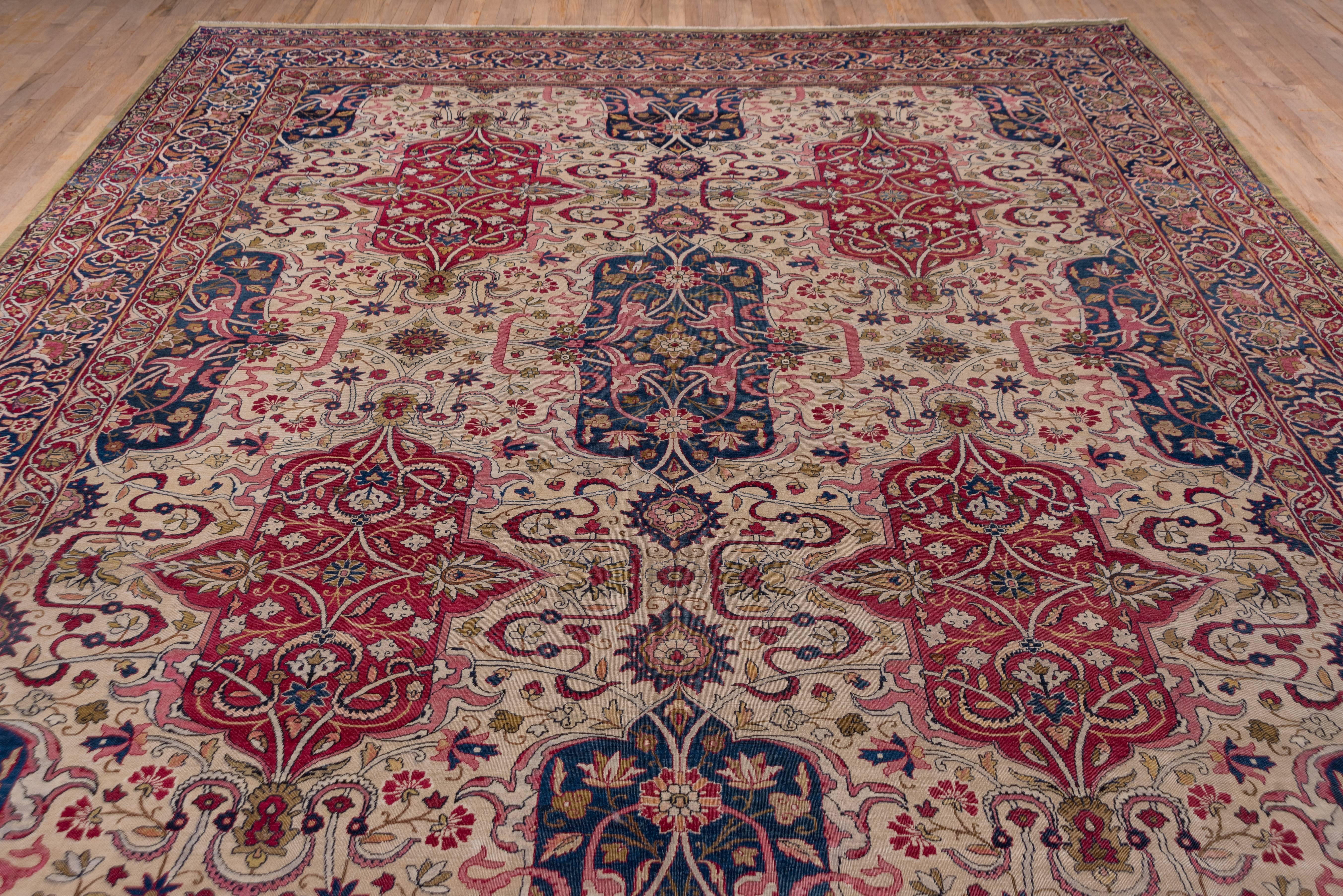 Lavar Kerman Carpet, circa 1900 For Sale 2