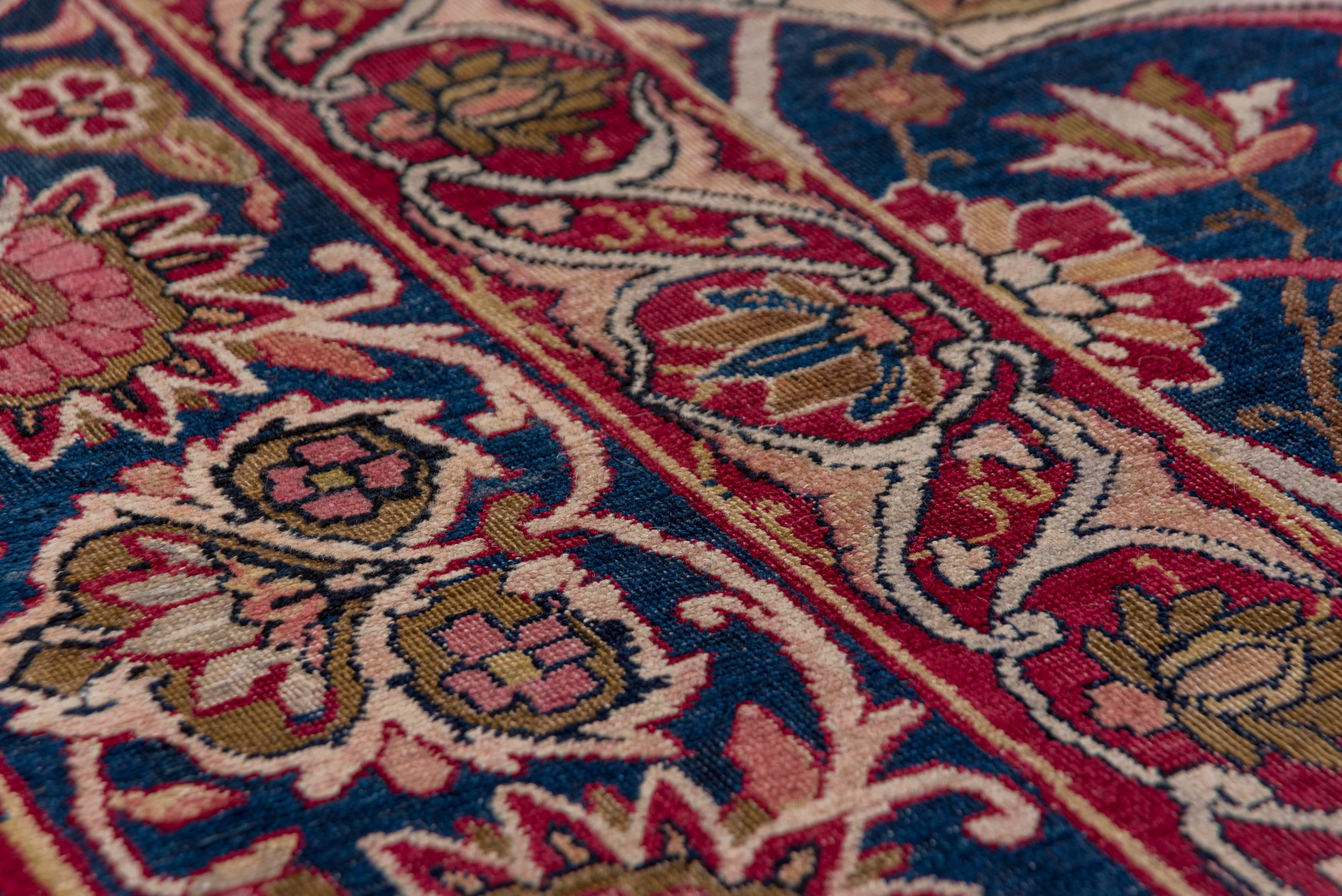 Lavar Kerman Carpet, circa 1900 In Good Condition For Sale In New York, NY