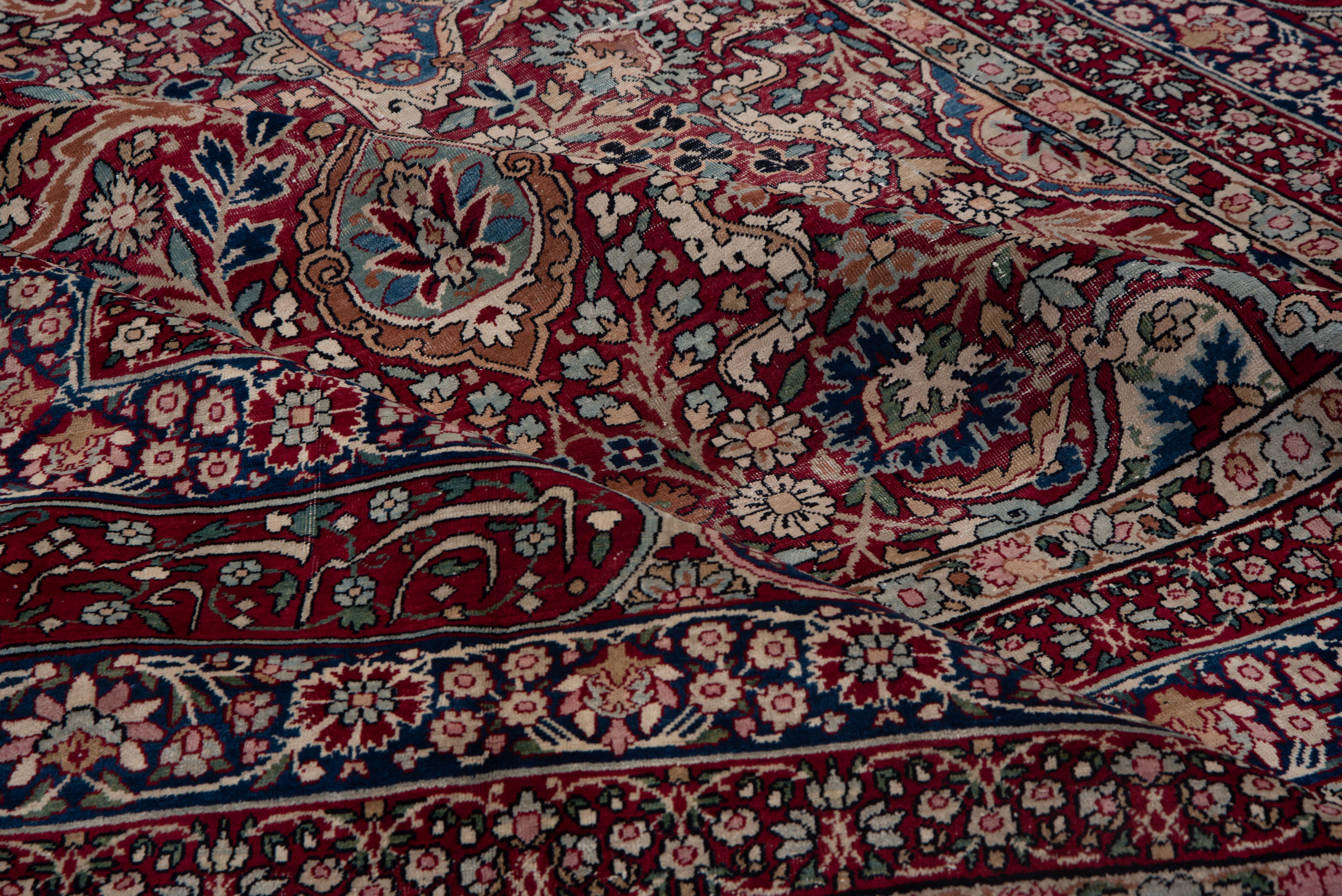 Tapis Lavar Rouleaux floraux avec bordure en écriture Bon état - En vente à New York, NY