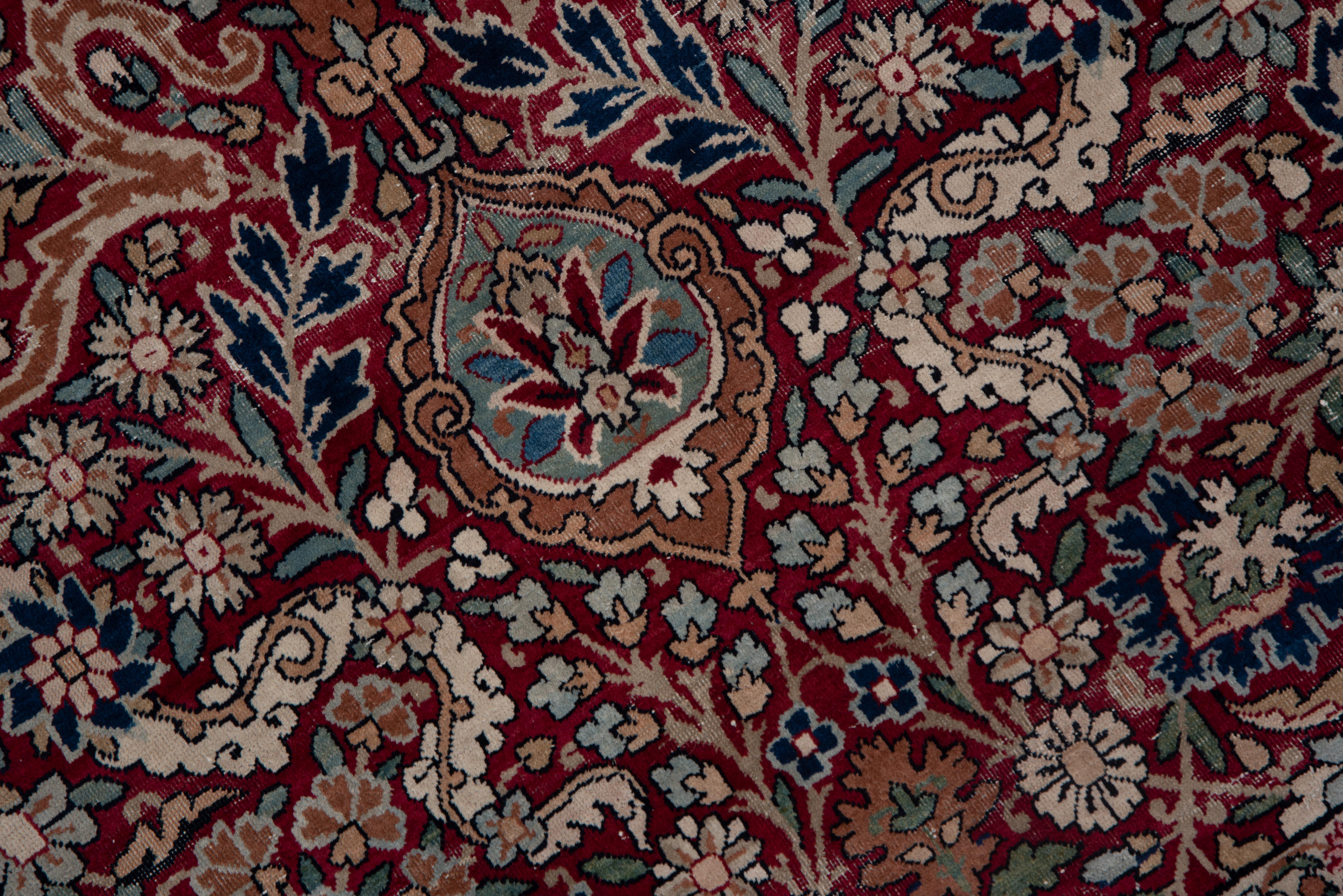 Tapis Lavar Rouleaux floraux avec bordure en écriture en vente 1