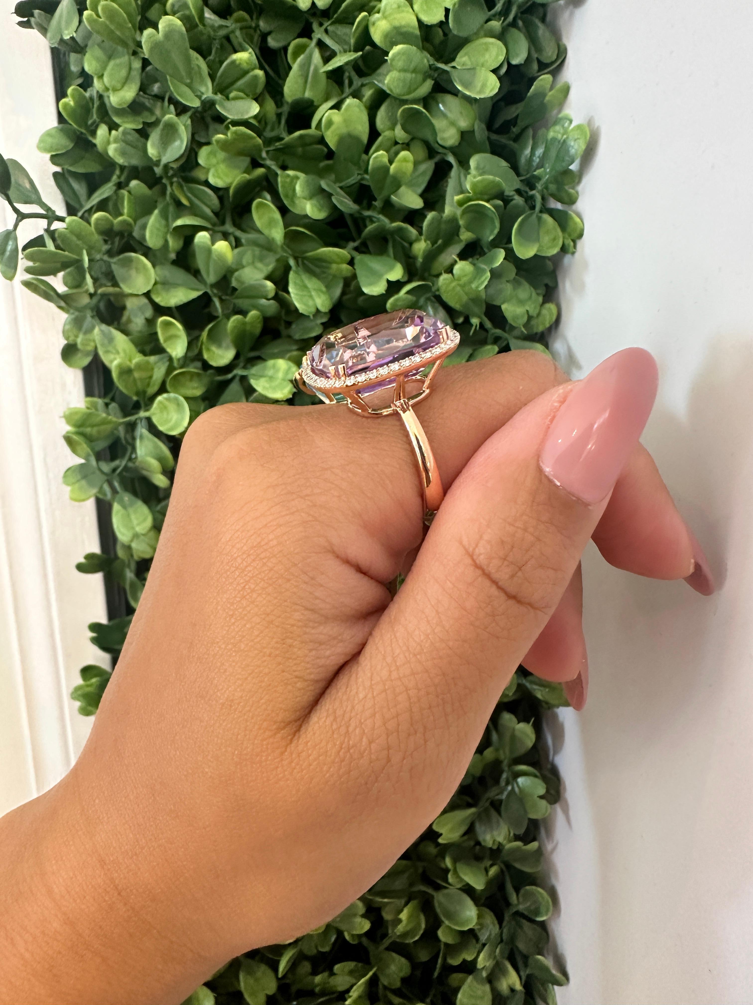 En vente :  Bague taille coussin avec tige tube et diamants en or rose 18 carats 3