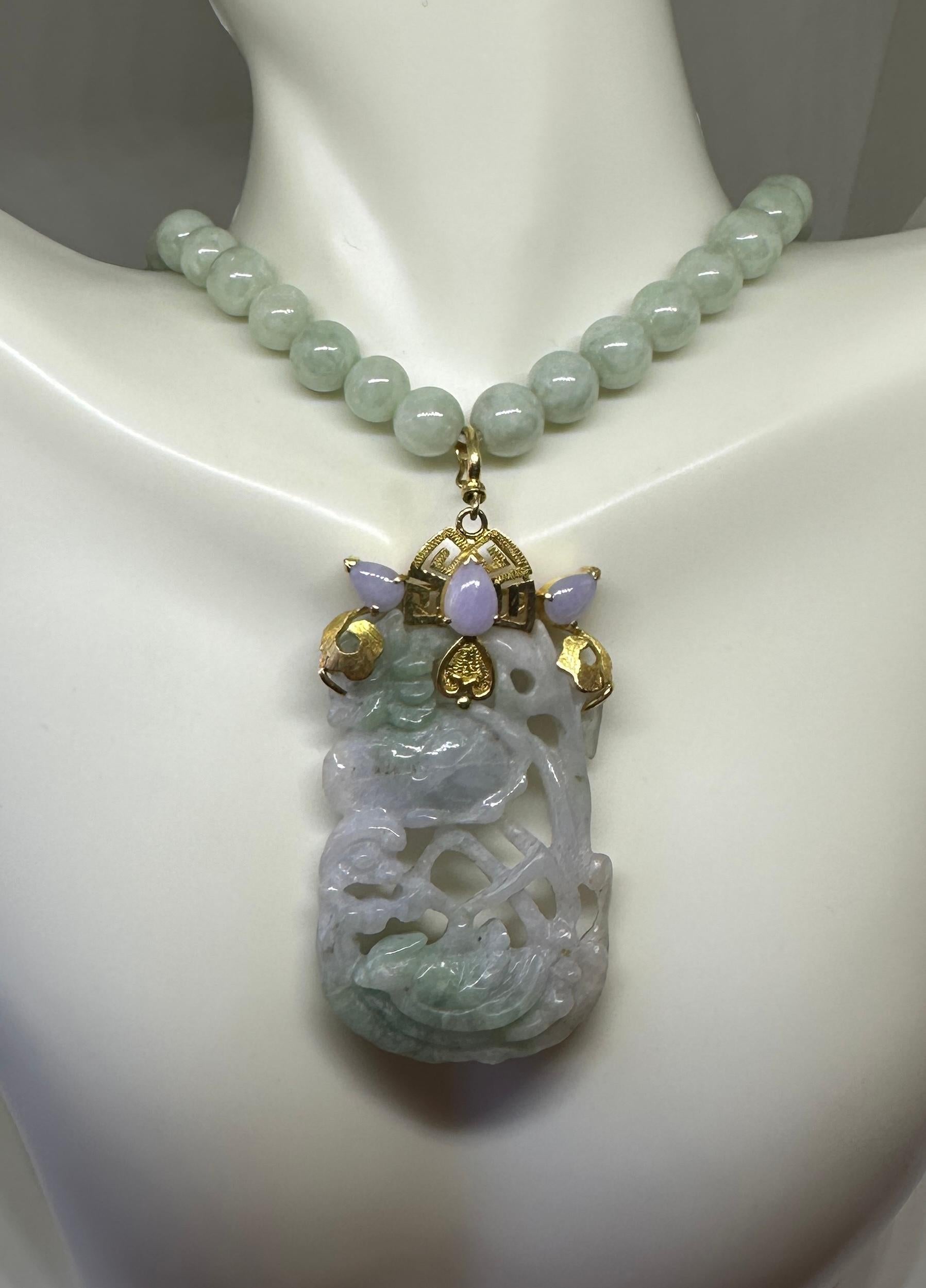 Donna Collana con ciondolo in oro 20 carati di lavanda e giada verde Bird Lily Pad Lotus in vendita
