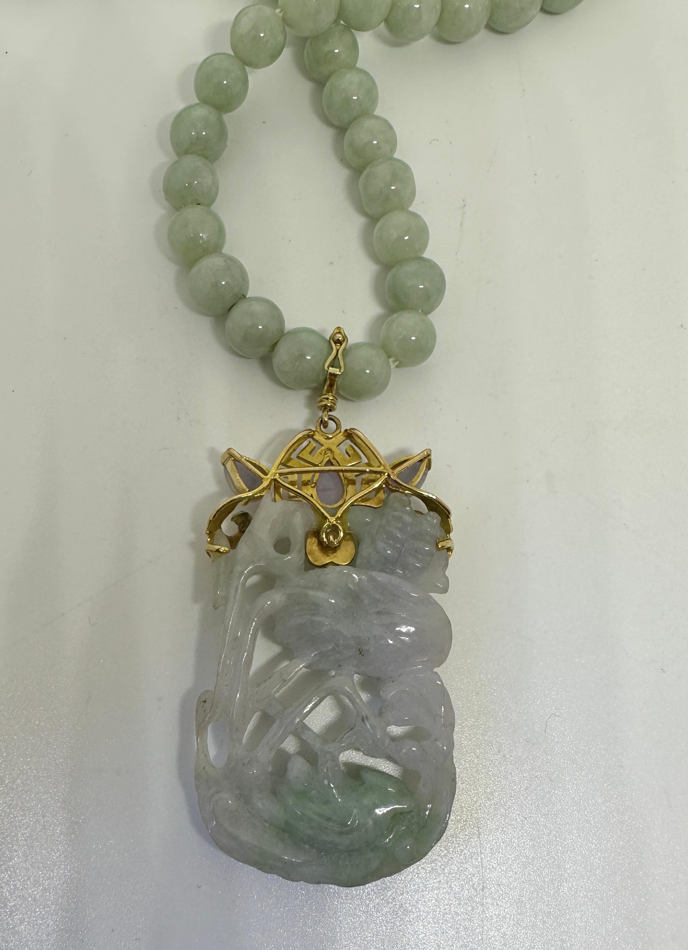 Collana con ciondolo in oro 20 carati di lavanda e giada verde Bird Lily Pad Lotus in vendita 3