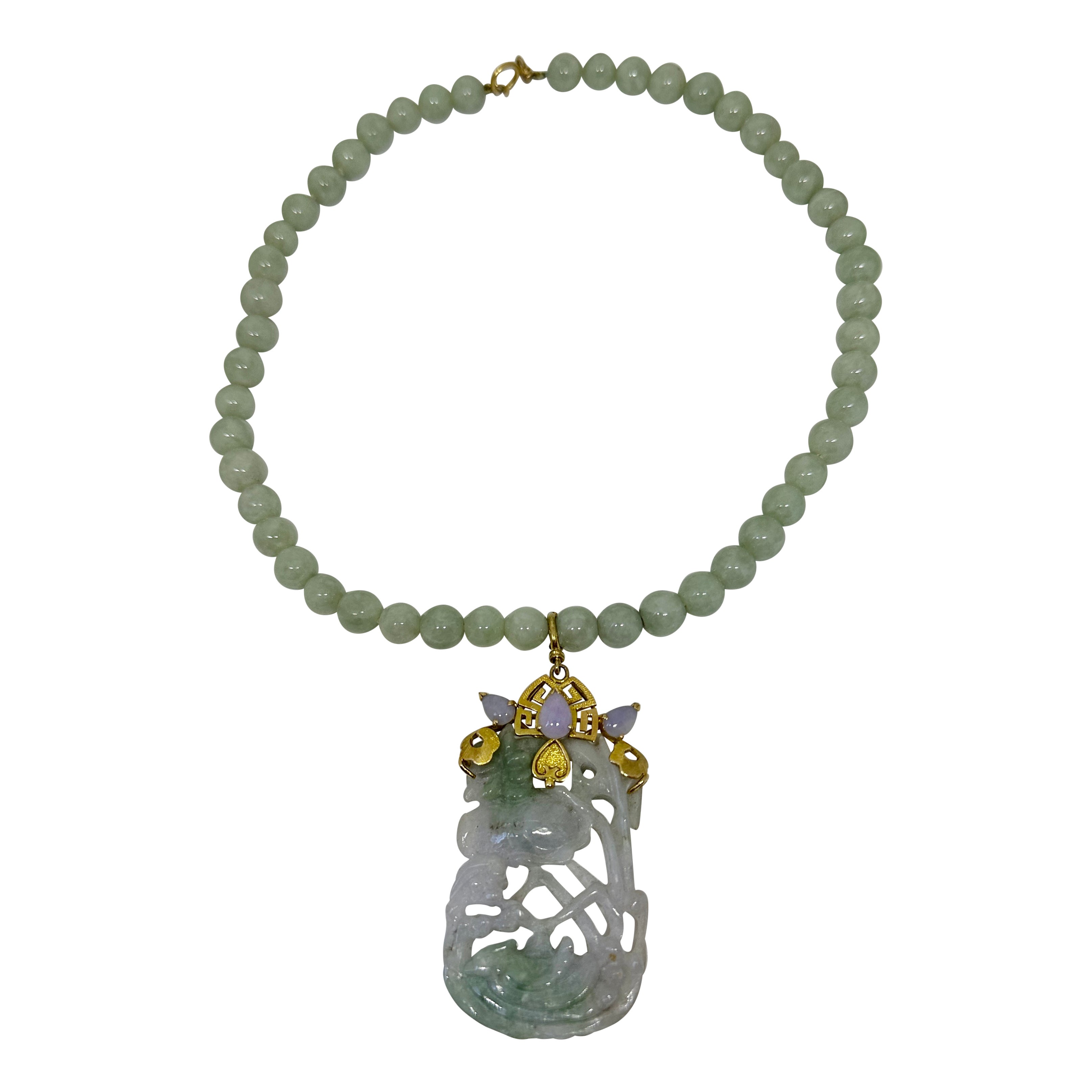 Collana con ciondolo in oro 20 carati di lavanda e giada verde Bird Lily Pad Lotus in vendita