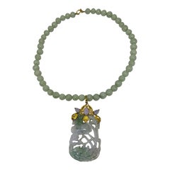 Lavanda y Jade Verde Collar Colgante Oro 20 Kilates Pájaro Lirio Pad Lotus