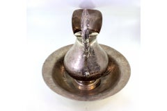 Lavender and silver gum with garland engravings and acanthus-leaf handle