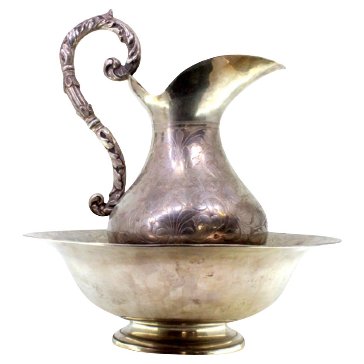 Lavender and silver gum with garland engravings and acanthus-leaf handle