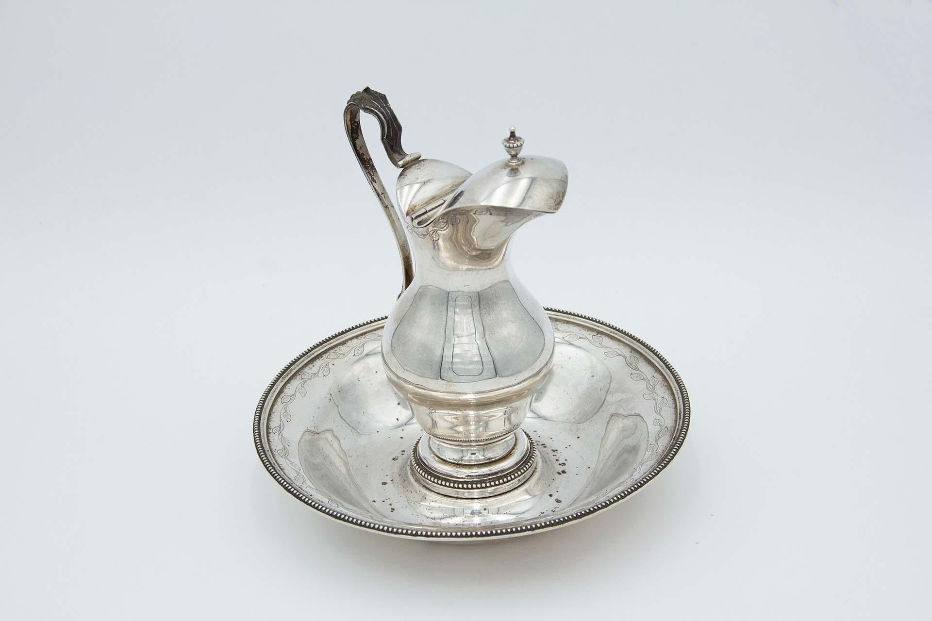 Lavender and silver gum with knob on the lid and plate