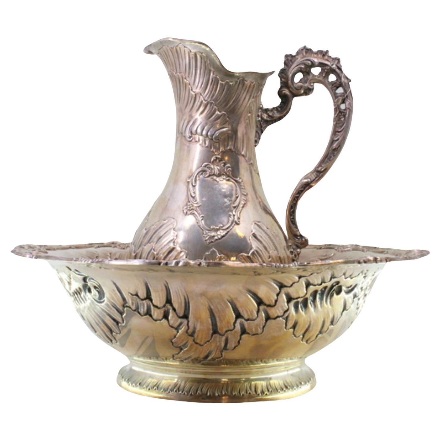 Lavender and silver gum with reliefs surrounding monogram cards