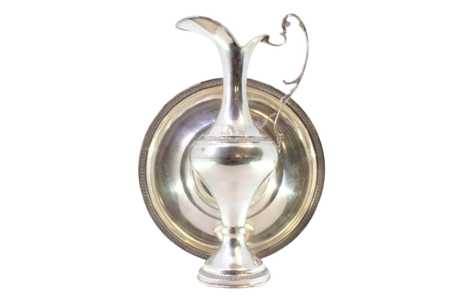 Lavender and silver gum with trims and applications on the handle For Sale