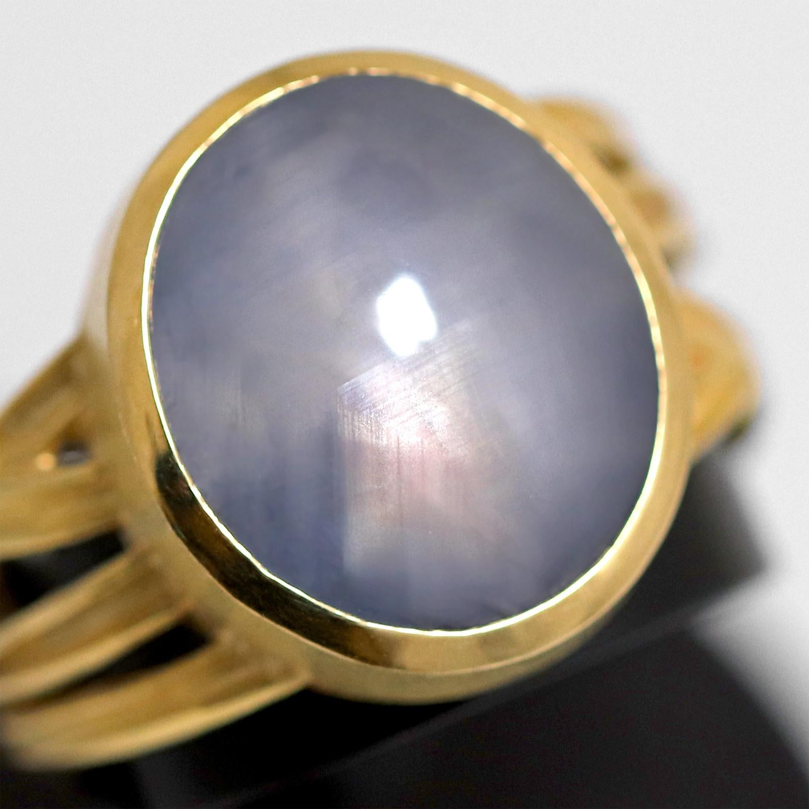 Contemporary Lavender Blue Star Sapphire One of a Kind Gold Ribbon Ring, Barbara Heinrich