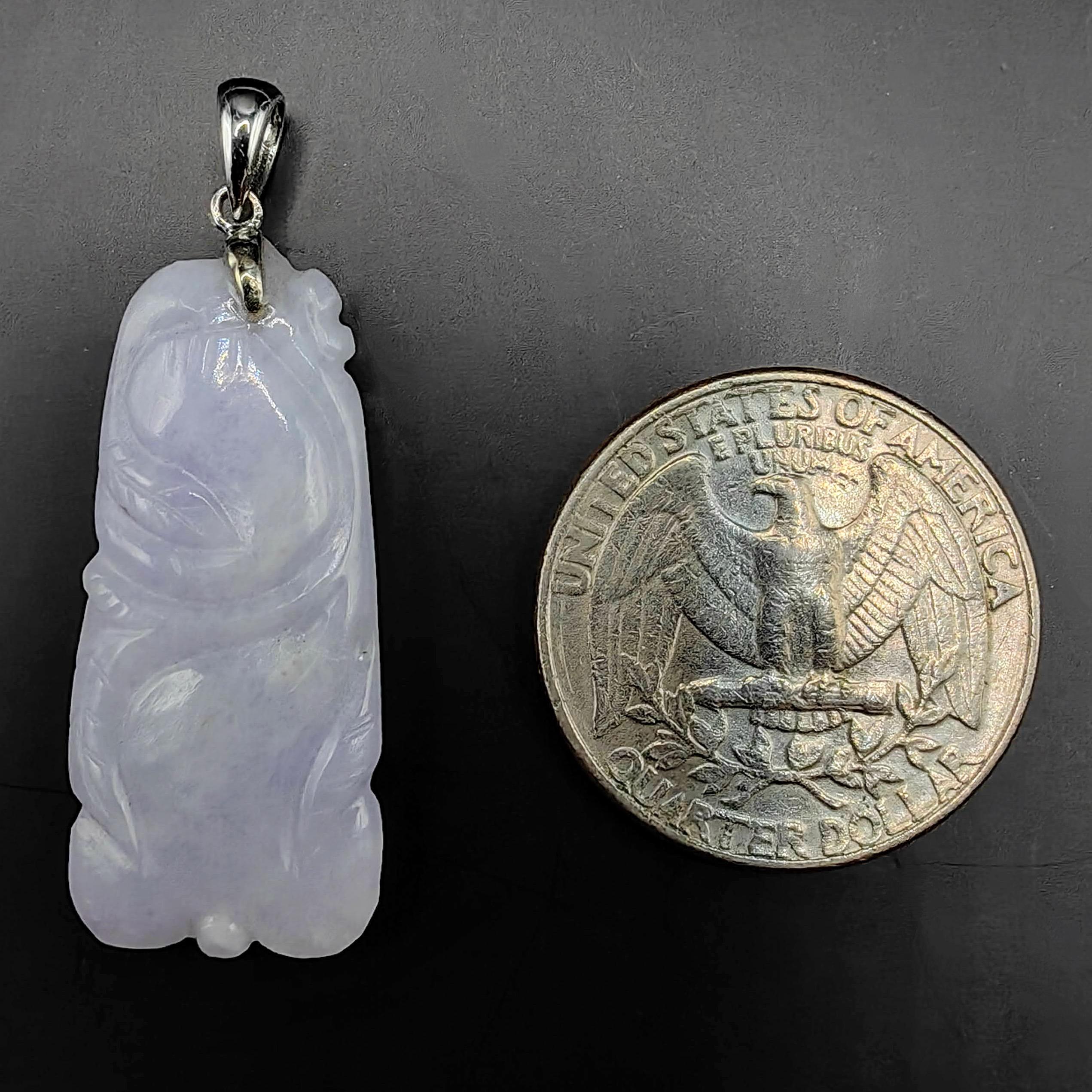 Colgante Talismán Tallado en Oro Blanco 18K de Jadeíta de Birmania Lavanda Certificada en venta 4
