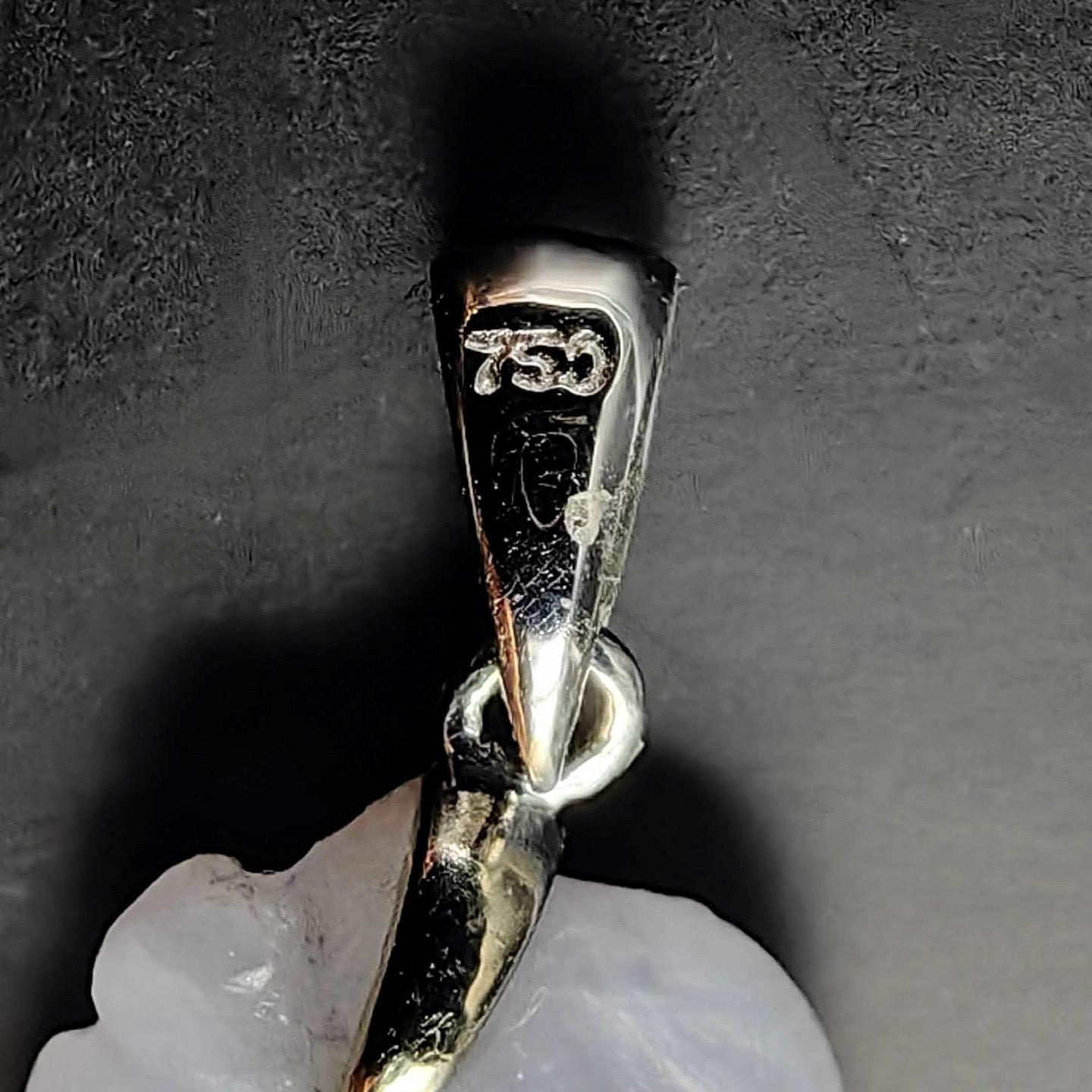 Colgante Talismán Tallado en Oro Blanco 18K de Jadeíta de Birmania Lavanda Certificada en venta 5