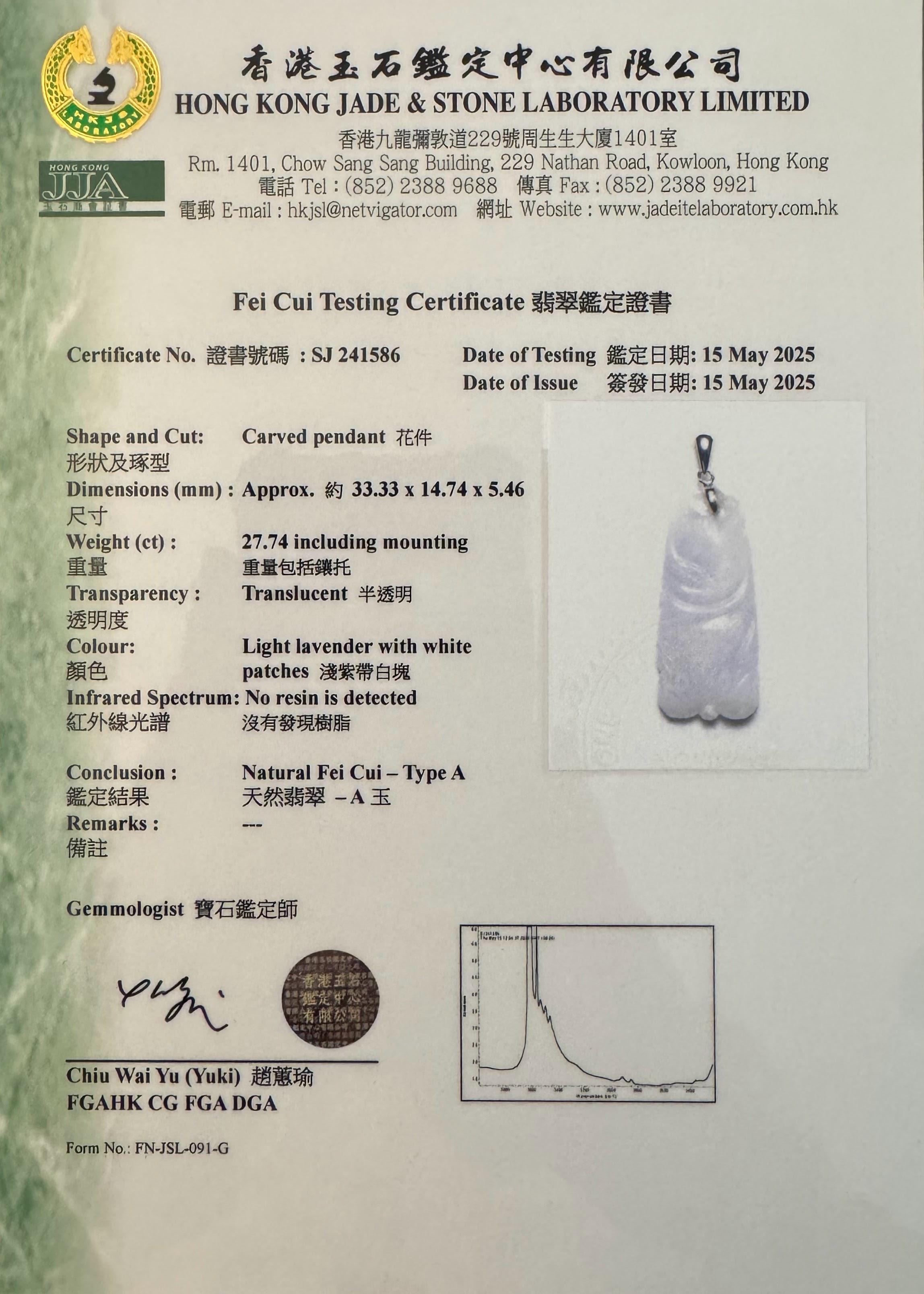 Colgante Talismán Tallado en Oro Blanco 18K de Jadeíta de Birmania Lavanda Certificada en venta 6