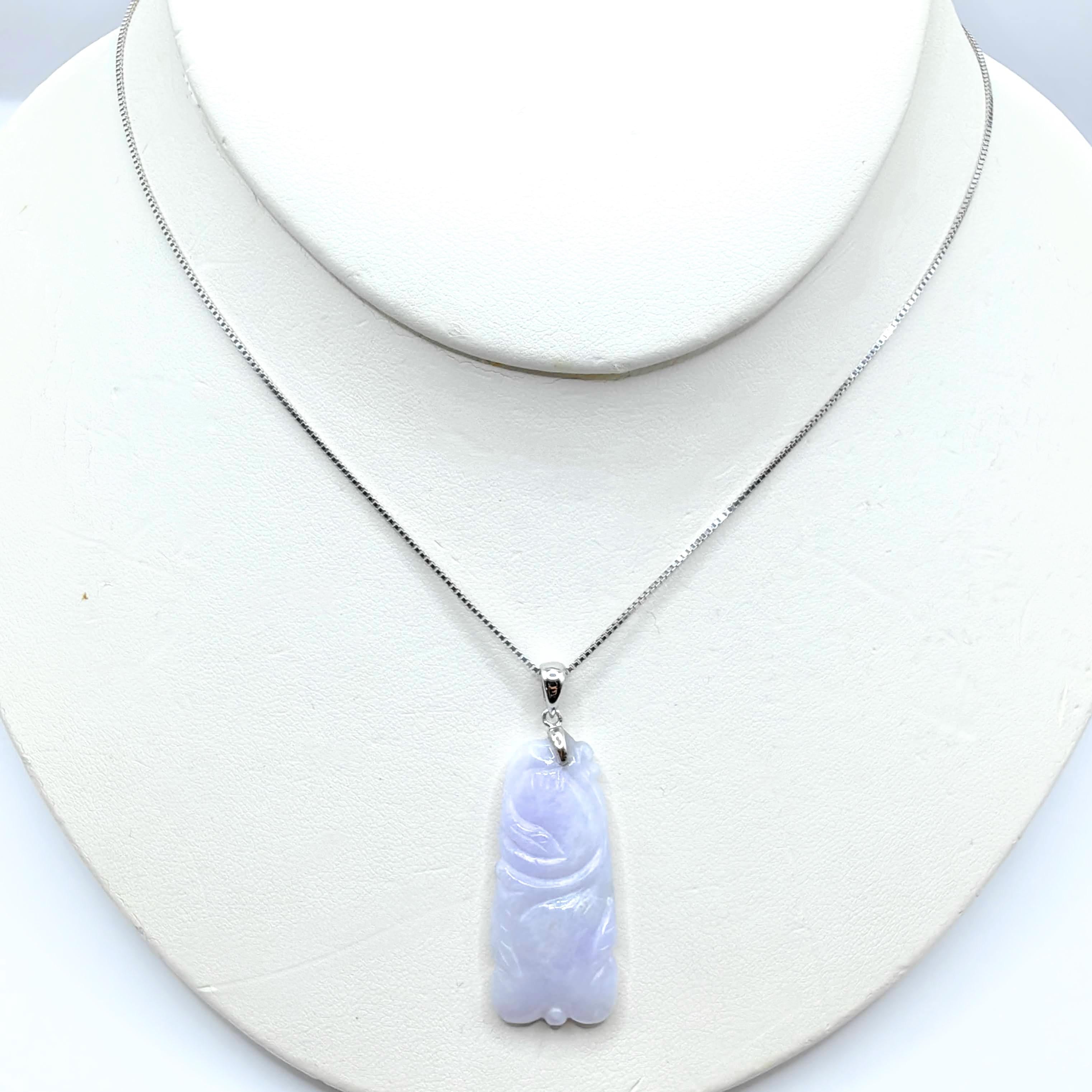 Colgante Talismán Tallado en Oro Blanco 18K de Jadeíta de Birmania Lavanda Certificada Contemporáneo en venta