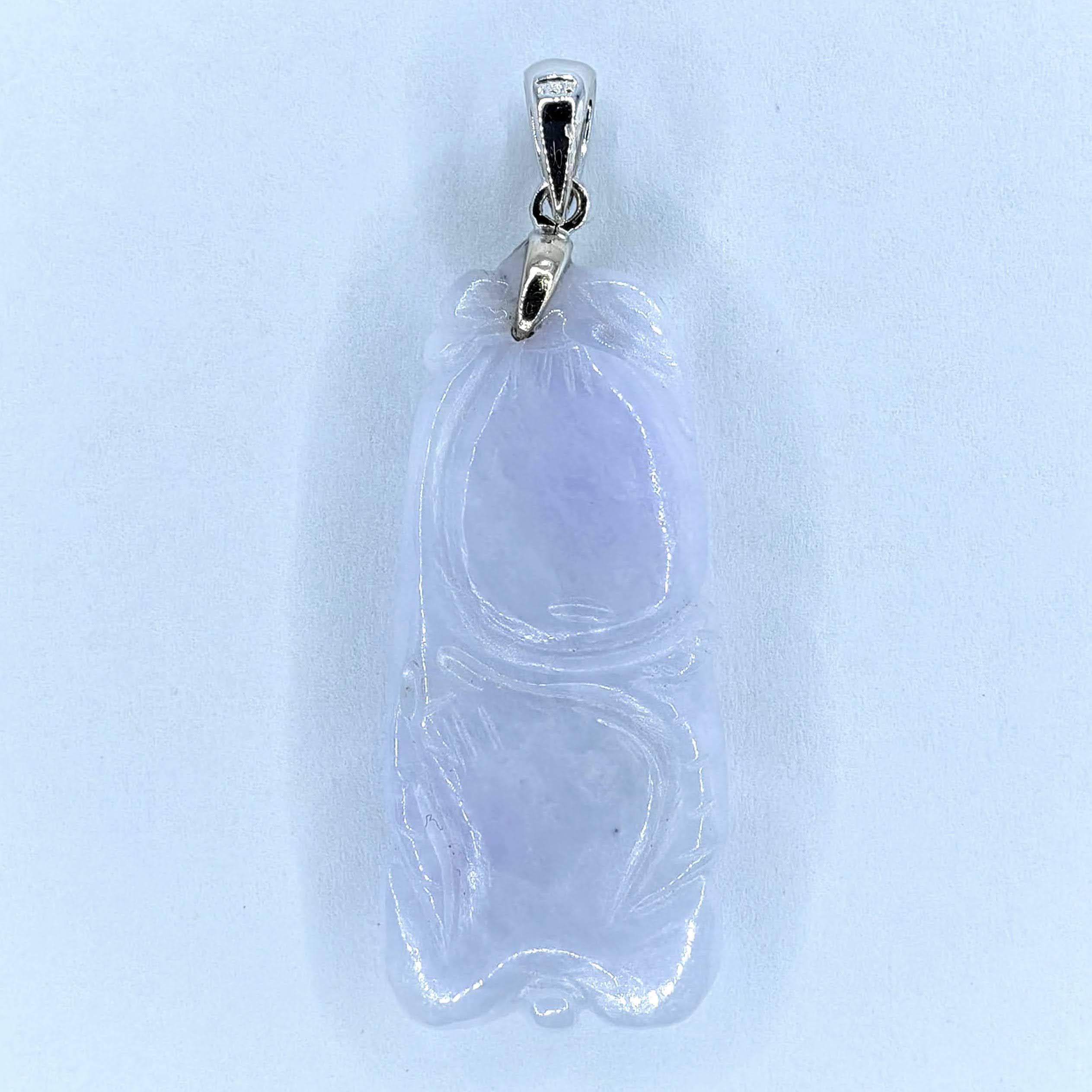 Colgante Talismán Tallado en Oro Blanco 18K de Jadeíta de Birmania Lavanda Certificada Corte mixto en venta