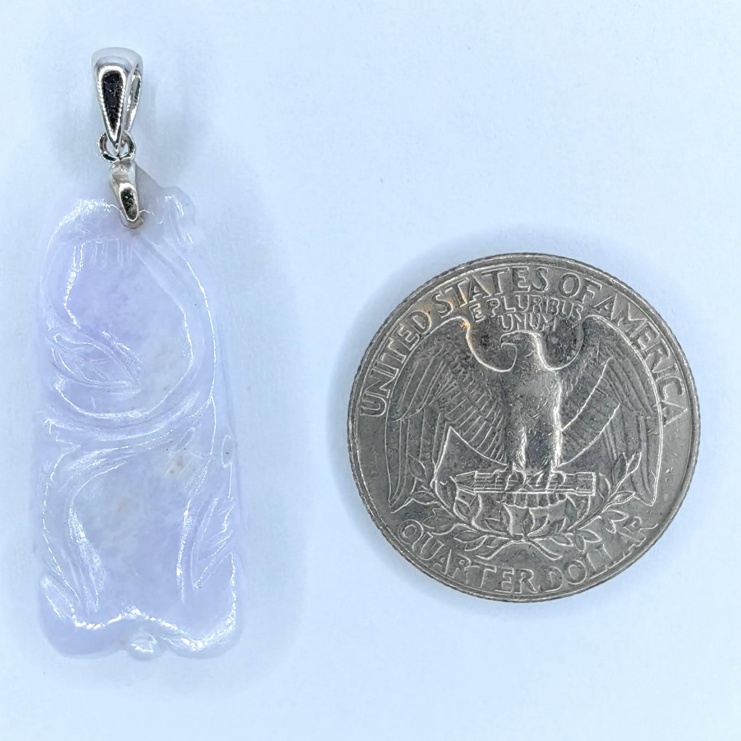 Colgante Talismán Tallado en Oro Blanco 18K de Jadeíta de Birmania Lavanda Certificada en Nuevo estado para la venta en Wan Chai District, HK