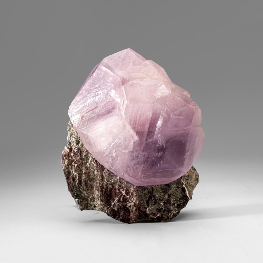 Calcite lavanda dal distretto di Mogok, divisione di Mandalay, Myanmar (Birmania) In condizioni Nuovo in vendita a New York, NY