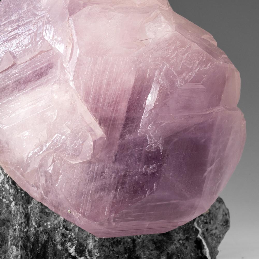 Cristallo Calcite lavanda dal distretto di Mogok, divisione di Mandalay, Myanmar (Birmania) in vendita