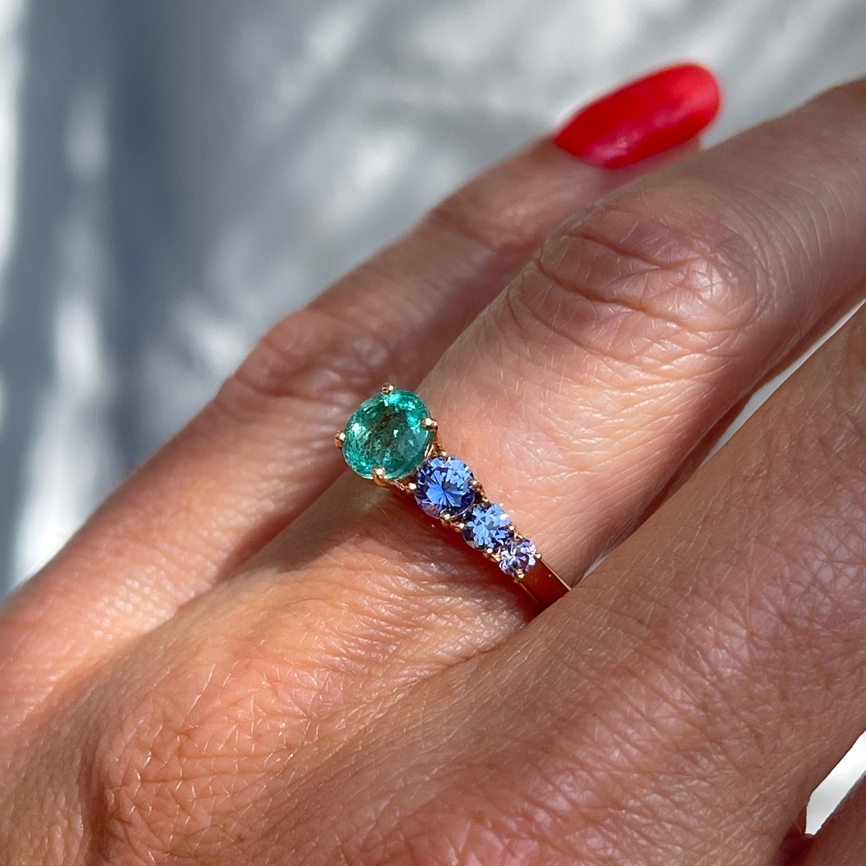 Contemporary Lavender Cascade Colombian Emerald Ring with Sapphires, Rose Gold, NIXIN Jewelry For Sale
